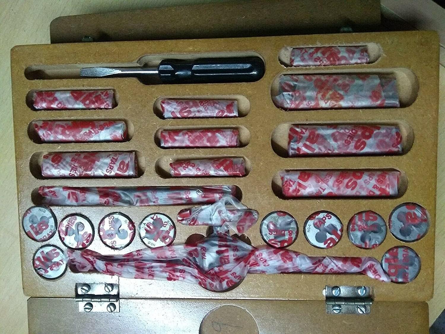 R&D COMPLETE BOX OF TAP & ROUND SET 0 TO 10 BA (!!)