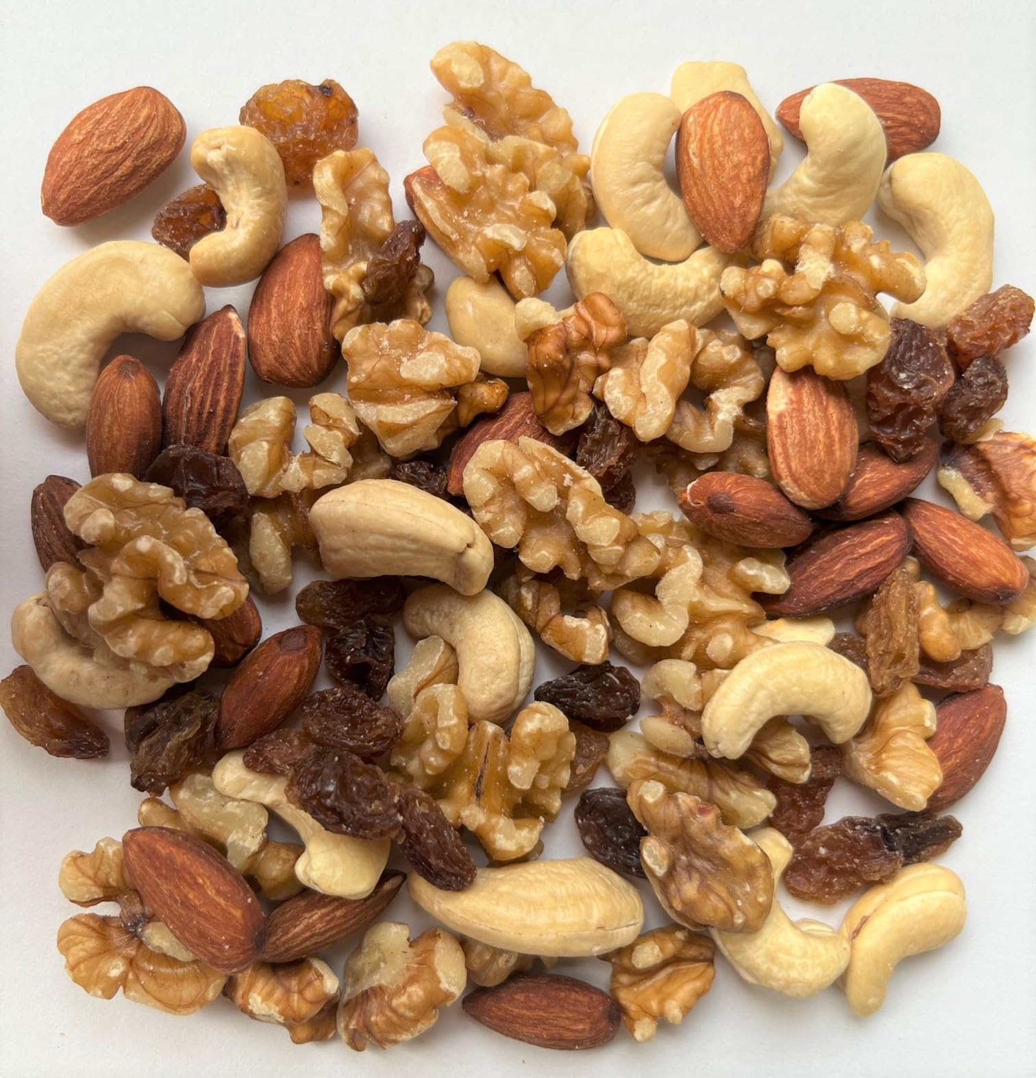 4 Types of Mixed Nuts, 24.7 oz (700 g), Unsalted Trail Mixed Nuts & Dried Fruits, Raw Walnuts, Unbaked Almonds, Ungrilled Cashnuts, Saltana Raisins, Rocabo, Emergency Food (24.7 oz (700 g)