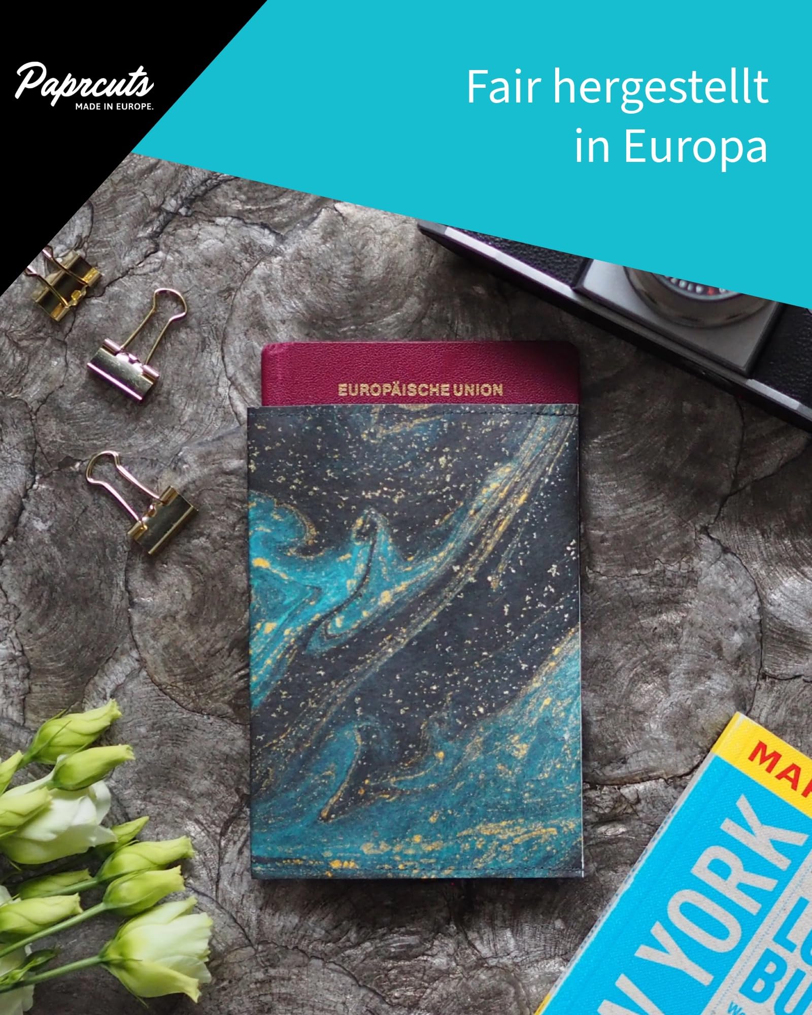 Paprcuts Custodia per passaporto RFID super sottile con 2 scomparti per carte di credito e spazio per passaporto d'imbarco, 100% vegano, impermeabile e antistrappo, unisex, Marmo zaffiro, 14 x 10 x