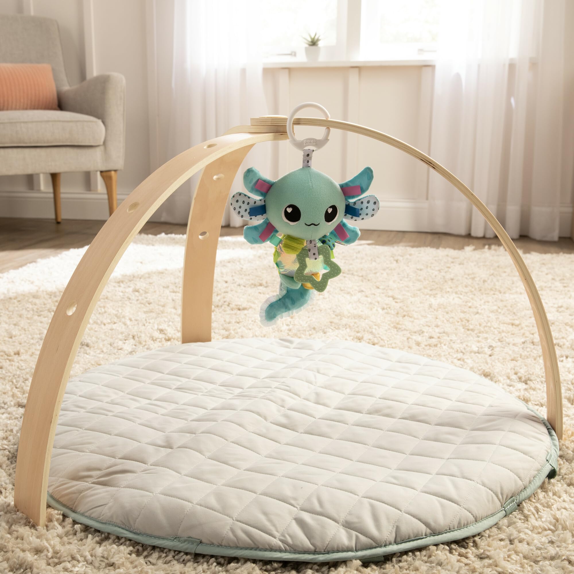 LAMAZE Alise die Axolotl - Clip & Go wózek dziecięcy zabawka - sensoryka dla niemowląt - wczesna zabawka edukacyjna od 0-6 miesięcy - fachowo zaprojektowany dla noworodków - prezent na baby shower