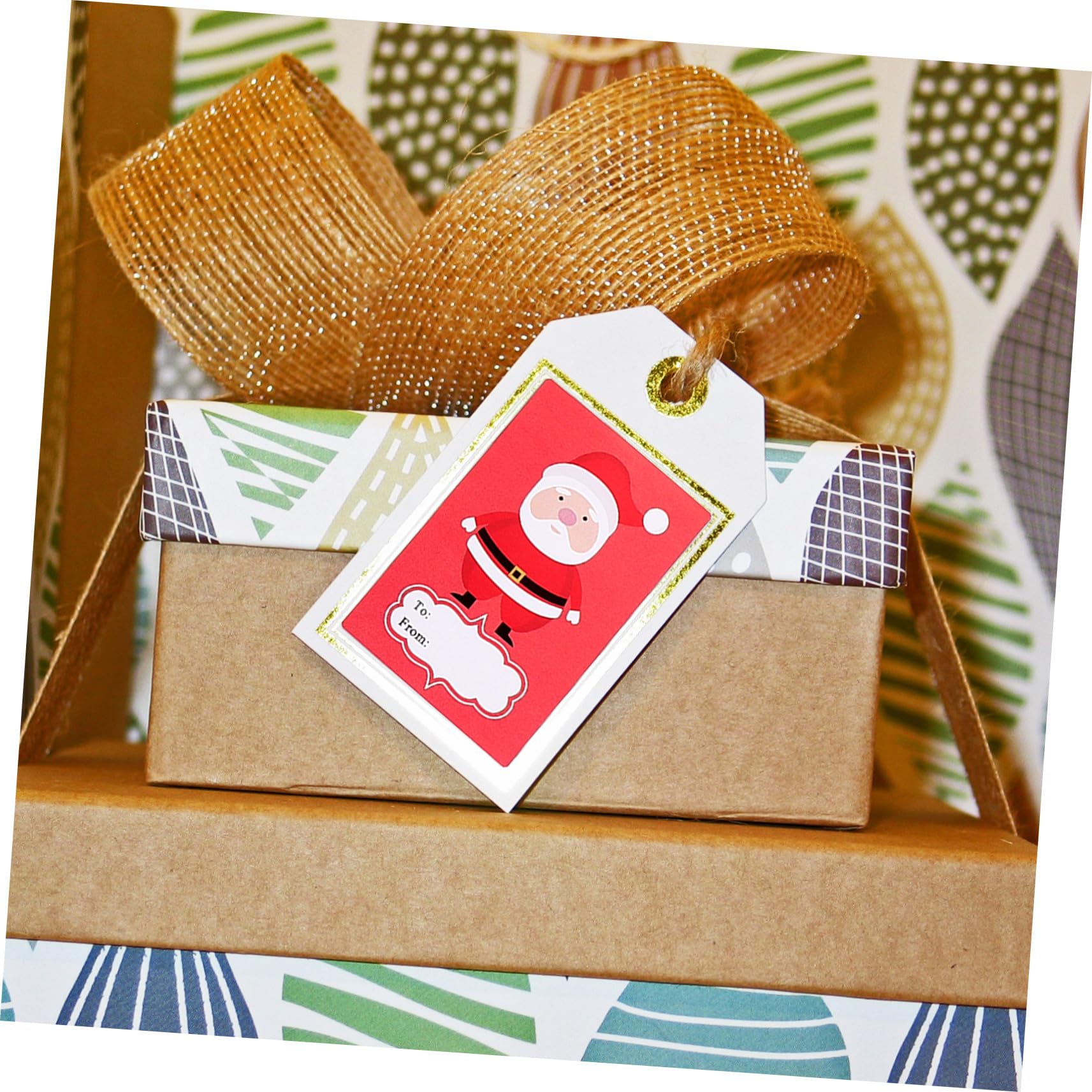 Angoily 4 Rollen Weihnachtsaufkleber Selbstklebende Sticker mit Buntem Weihnachtsmuster Langlebig Einfach zu Kleben für Geschenke Karten DIY Dekoration und Festliche Verpackungen