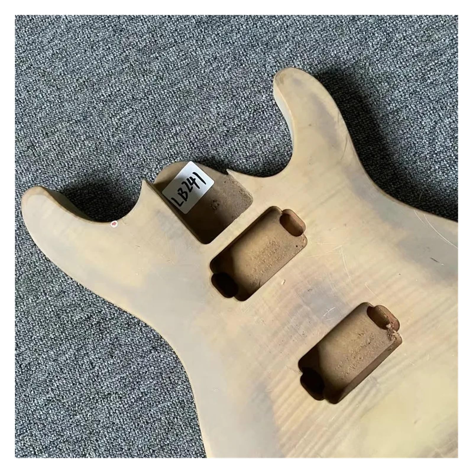 LB241 Decke aus geflammtem Ahorn + massive Mahagoni-Brücken, 6-saitige Version, unvollendeter E-Gitarren-Korpus