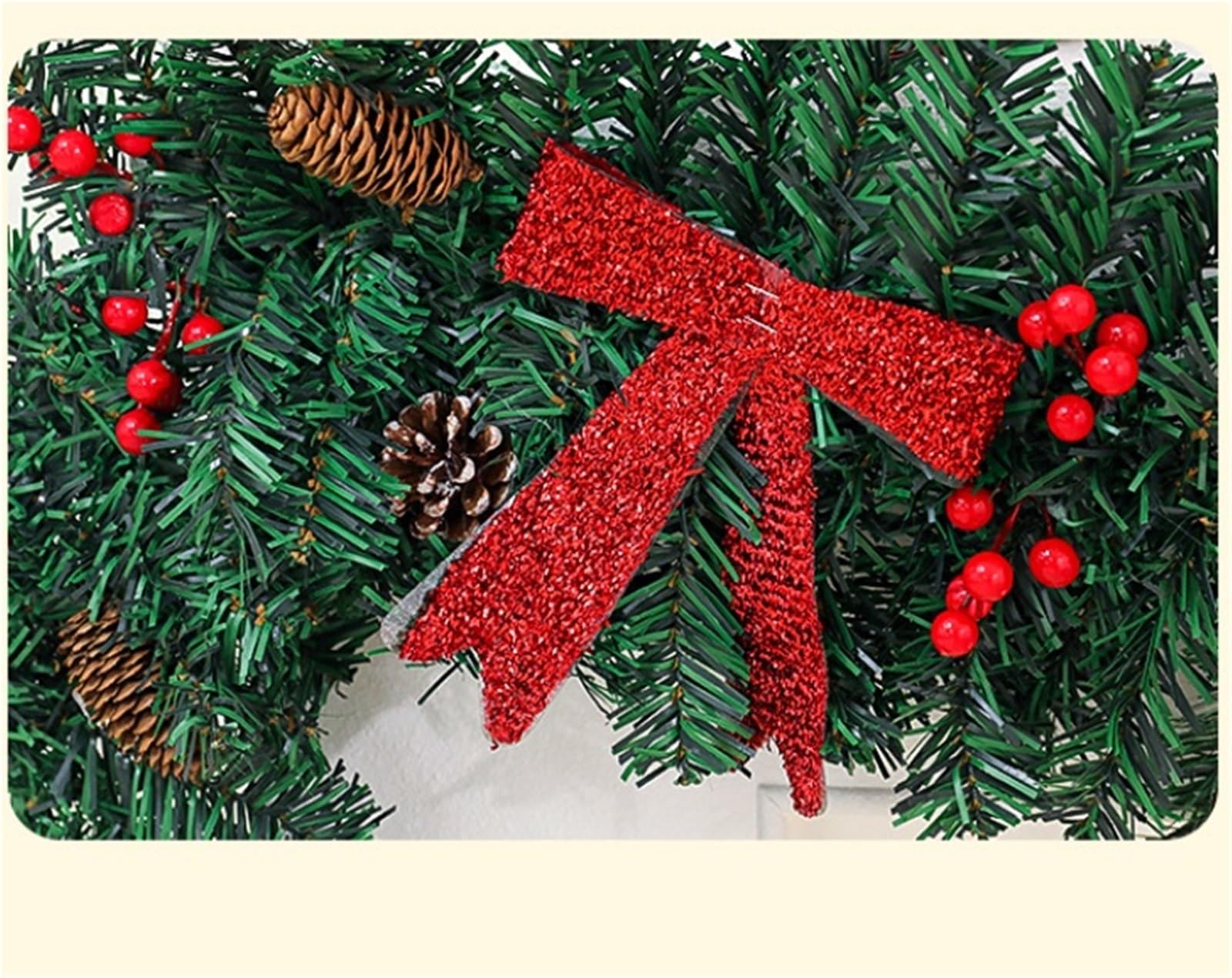Weihnachten Girlande Weihnachtsgirlande Mit Tannenzapfen Und Glitzernden Schleifen Weihnachtsdekoration