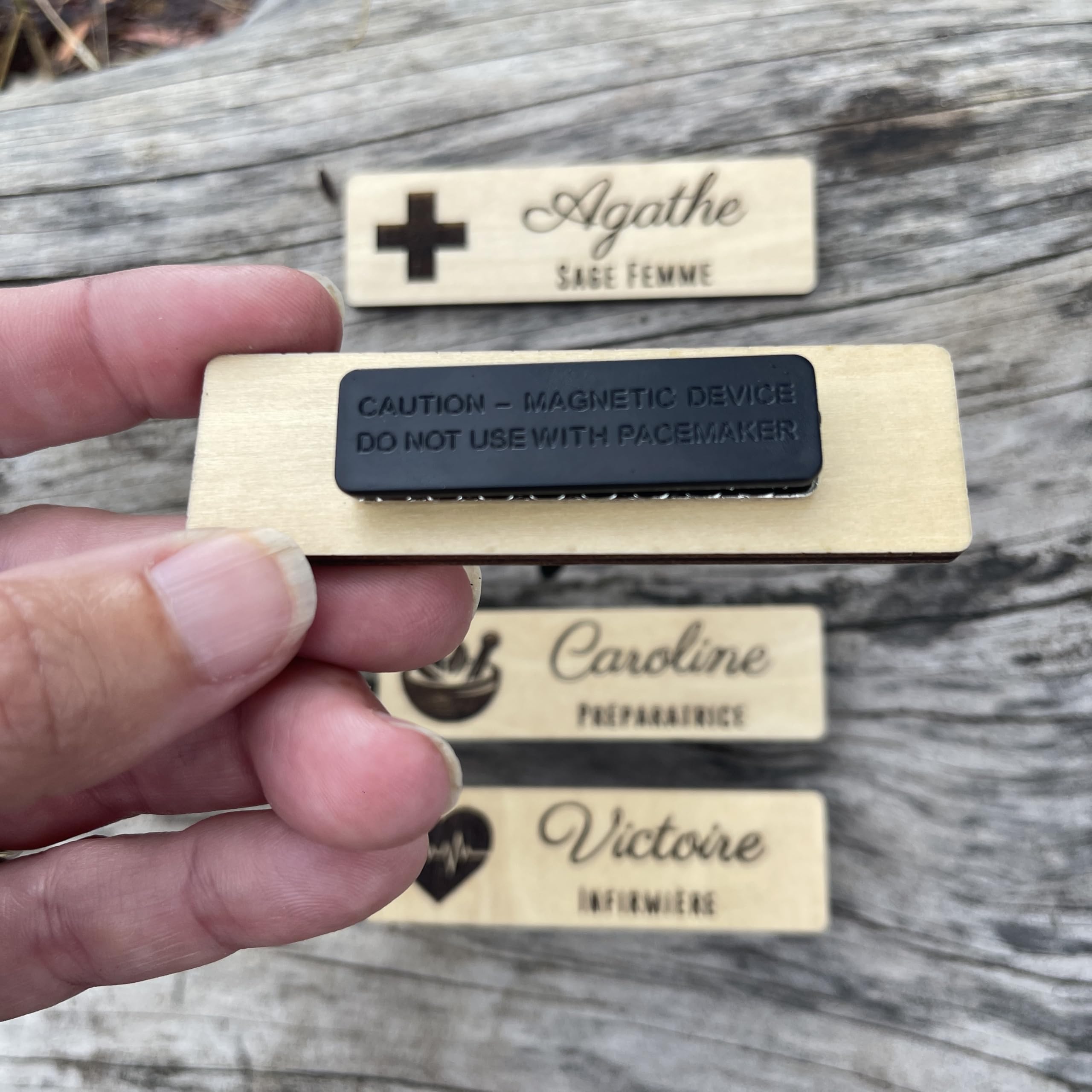 Badge Personnalisé en Bois avec Aimant Pharmacien Infirmier