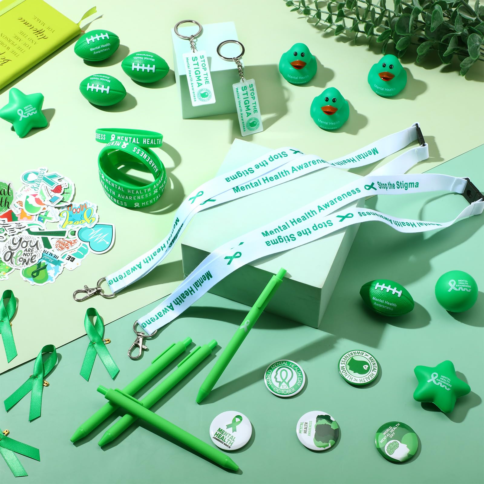 Hotop 620 artículos de concienciación sobre la salud mental incluyen patos de goma, bolas de estrés, pines de cinta verde, broches de insignia, bolígrafos, calcomanías, pulseras, cordones, llaveros,