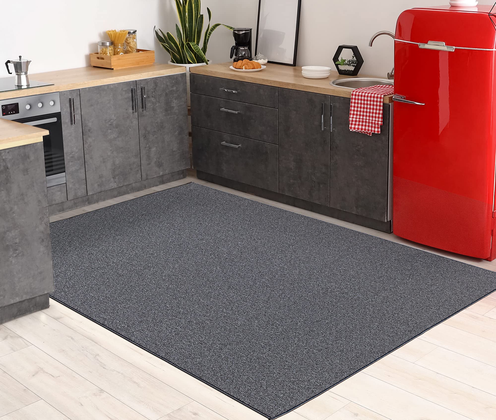 the carpet Natal Moderner einfarbiger Teppich Wohnzimmer, für die Küche geeignet, Tufting, robuster Kurzflor mit Filz-Rücken, weich & schmutzabweisend, Anthrazit, 200 x 290 cm