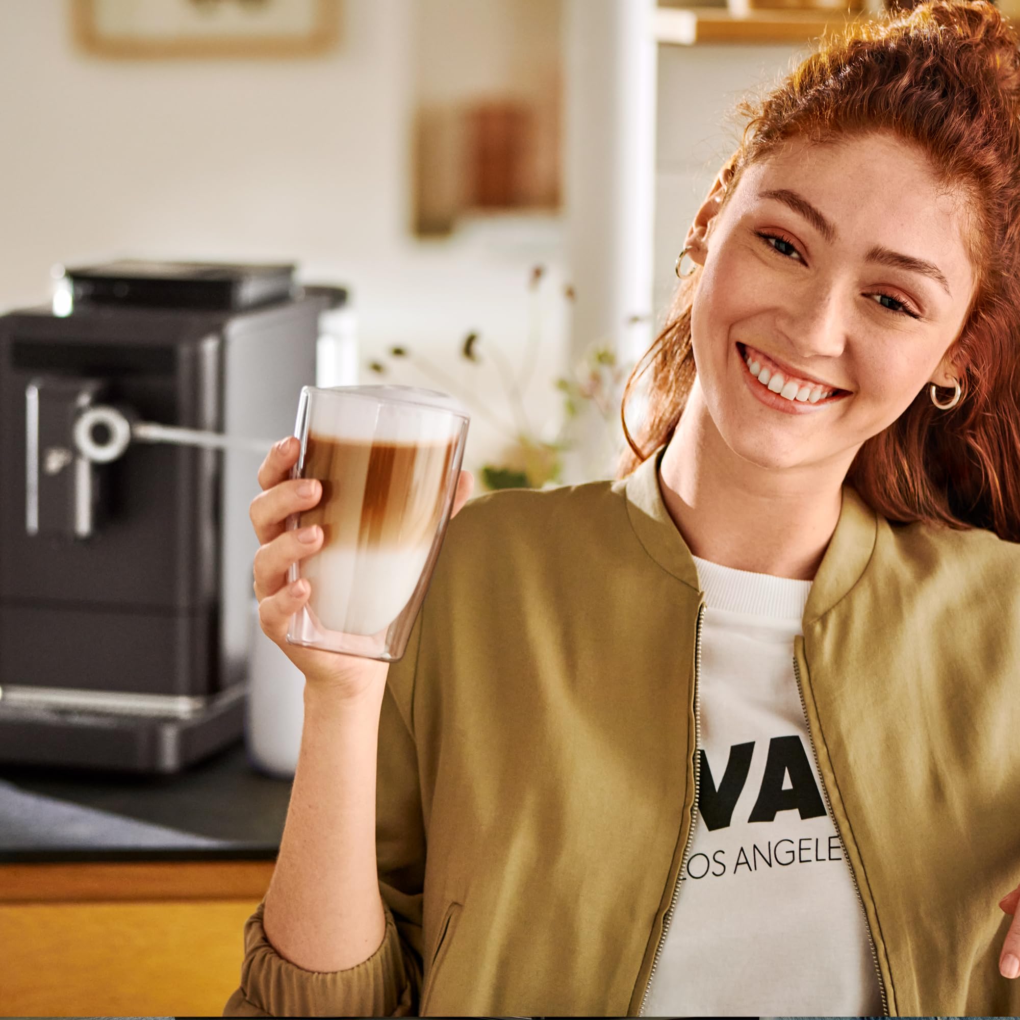 Tchibo Kaffeevollautomat Esperto2 Milk mit One-Touch Milchfunktion und 2-Tassen-Funktion für Espresso, Caffè Crema, Capuccino und Milchschaum, Granite Black