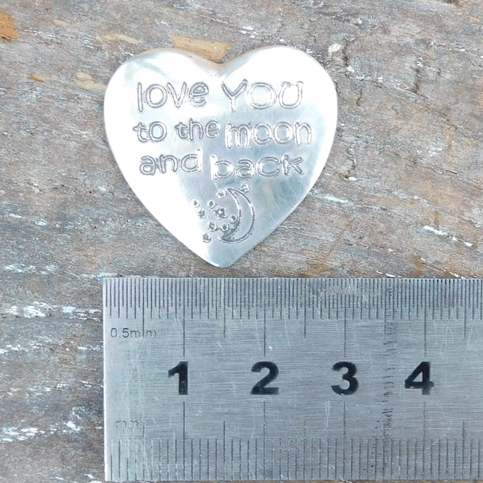 Grazie per essere te, un ricordo personalizzato a forma di cuore, realizzato a mano in peltro moderno inglese nel Regno Unito, con timbro a mano con il tuo messaggio/parole. - Italia