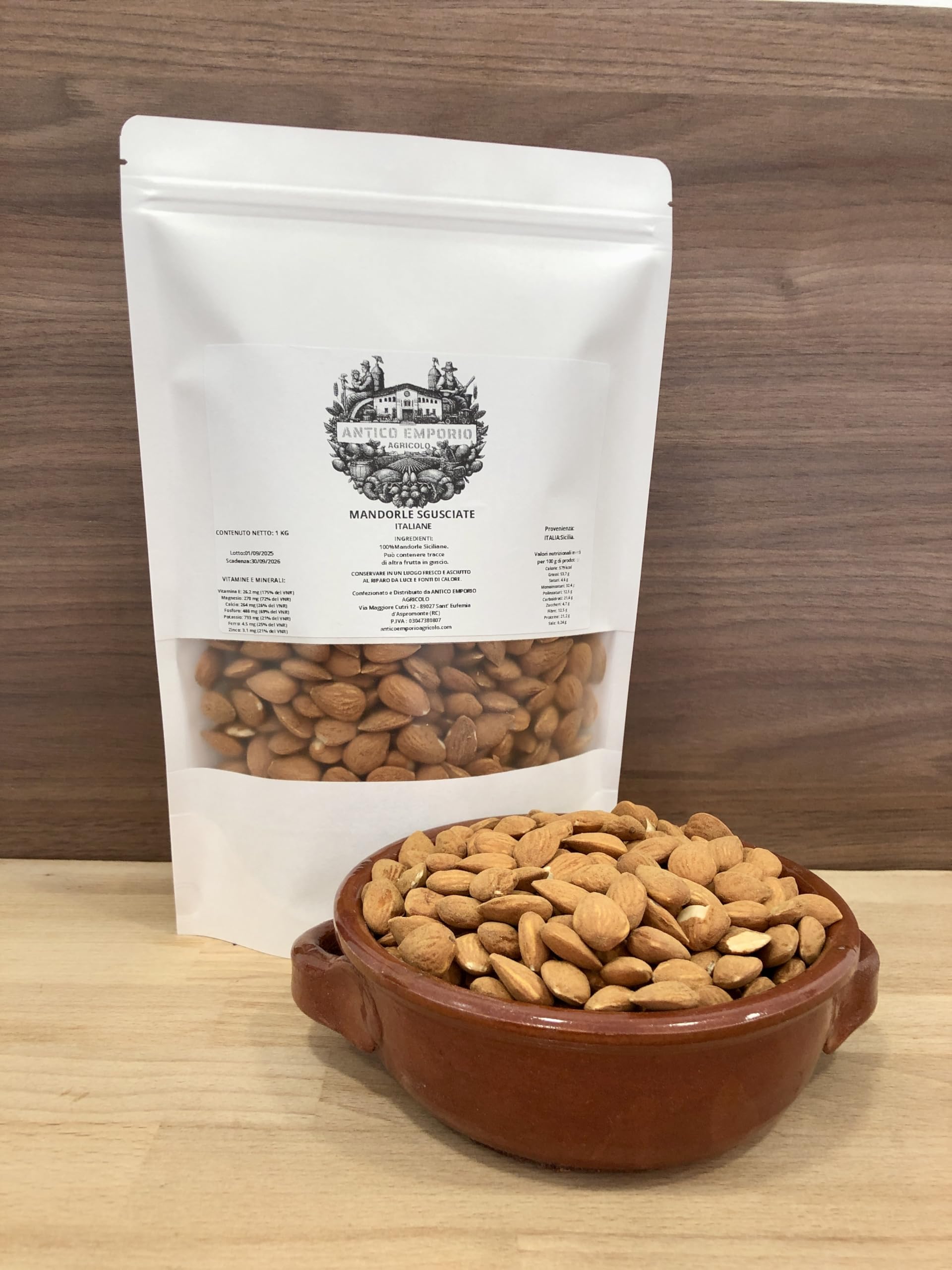 Mandorle Sgusciate Siciliane - Naturali 1 KG Calibrate - Senza Aggiunta di Conservanti, Sale o Zolfo - Prodotto Autentico e di Tradizione - Ricche di Vitamine e Fibre