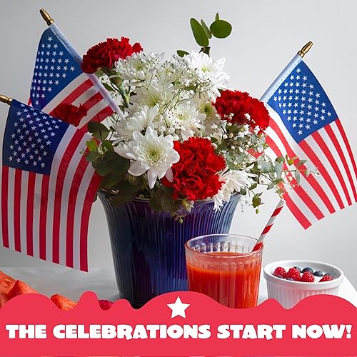 Miniatura 7 de JOYIN 24 banderas americanas pequeñas en palo de 4 x 6 pulgadas para celebración del 4 de julio, decoraciones del Día de los Caídos, suministros de