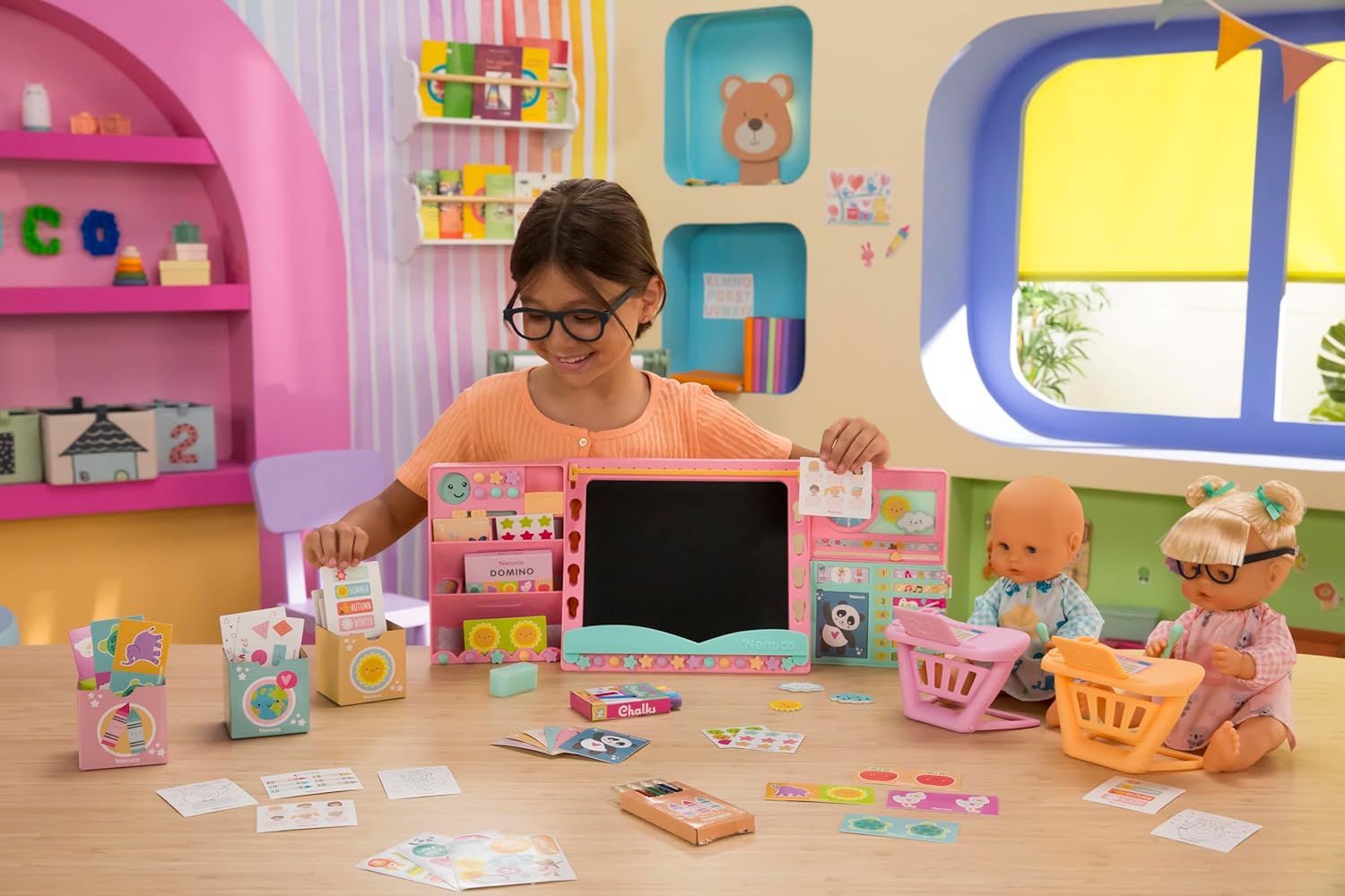 Nenuco - Super Cole Interactive with 2 35cm Dolls and Rigid Body, Includes Blackboard, Desks, Backpacks, School Supplies and More than 17 Accessories, Famosa (NFNC8000)
