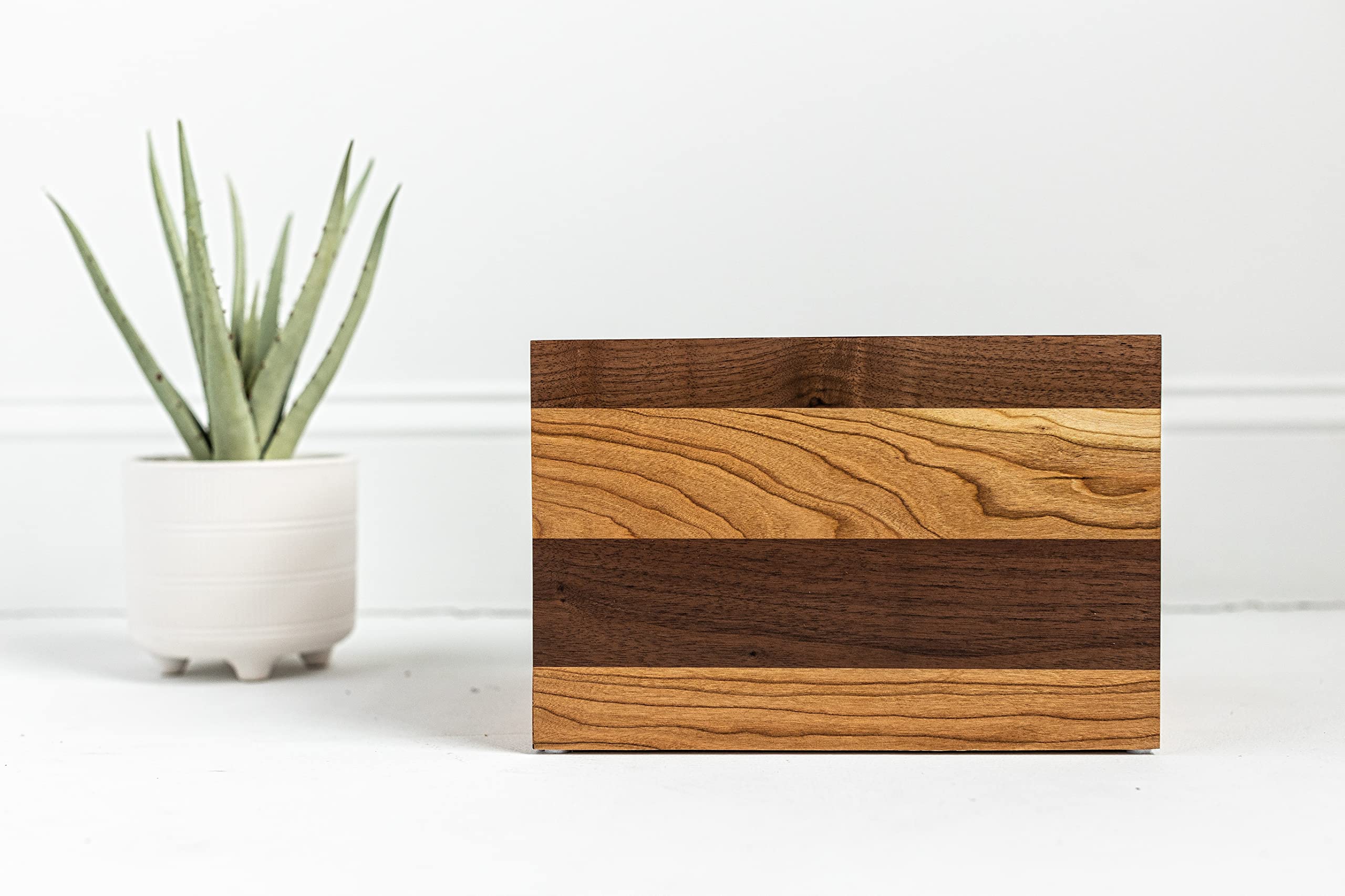 Urna Per Cremazione Chateau Urns Classic Collection – Legno Di Ciliegio Massello, Artigianale, Capacità Fino A 127 Kg, Made In USA, 20,3 X 15,2 X 25,4 Cm