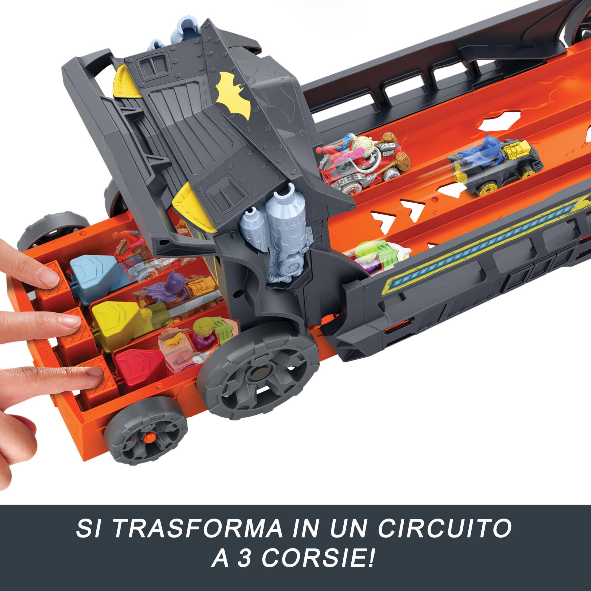 Hot Wheels RacerVerse - La fuga di Batman, veicolo trasformabile in pista circuito a 3 corsie, include 2 macchinine, Batman Die-Cast e RacerVerse Joker, giocattolo per bambini, 4+ anni, HXN21