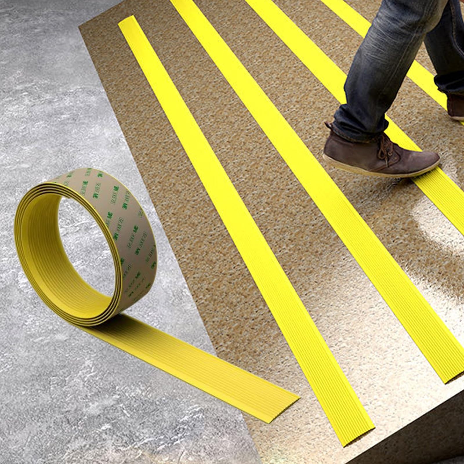 Nez d'escalier antichute caoutchouc jaune pour sécuriser les personnes âgées