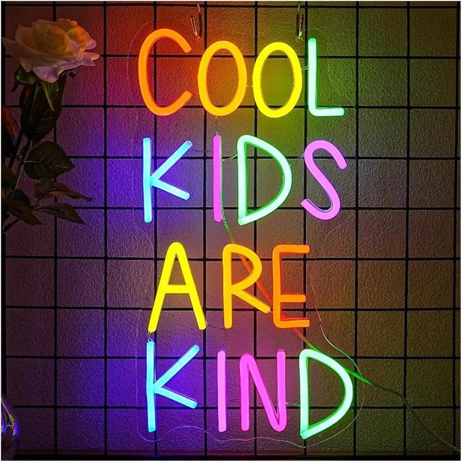 Insegna al neon COOL KIDS ARE KIND per decorazioni murali, insegne dimmerabili 23 cm × 42
