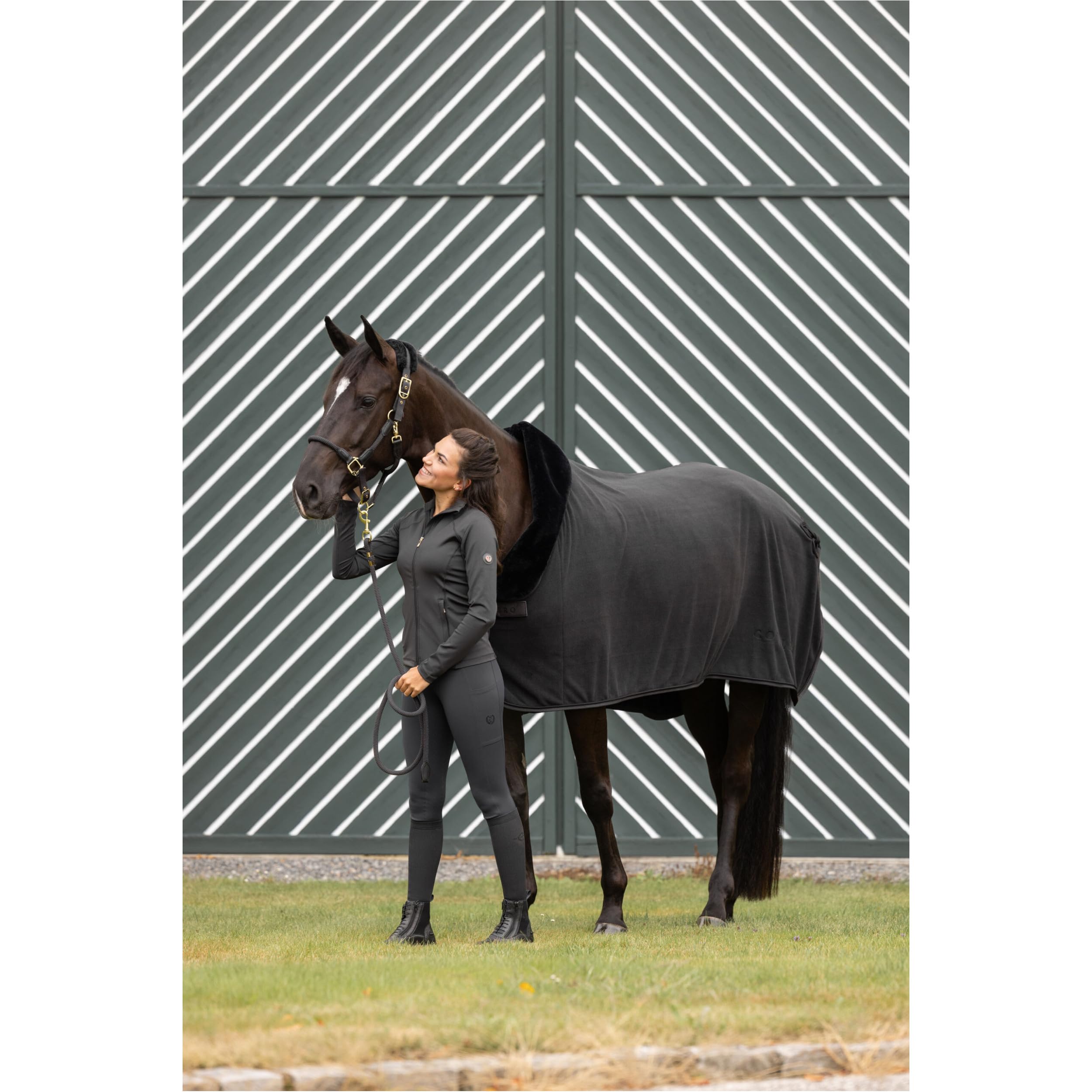 Covalliero - Damen Reitjacke Anniversary – Reiterjacke mit 2-Wege-Reißverschluss – Sportjacke mit 4-Wege-Stretch & 2 Taschen – Stretchjacke – Reitbekleidung in Graphite & 5 Größen