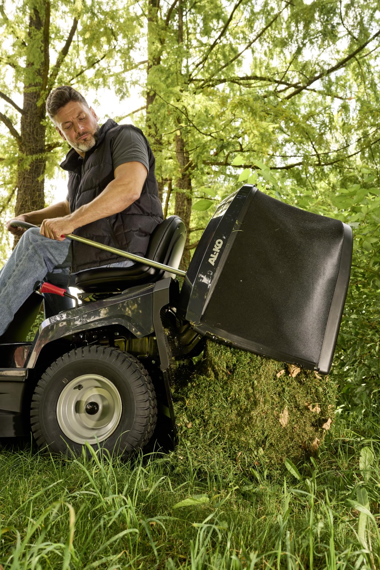 AL-KO Benzin-Rasentraktor Easy 13-86.6 M-A, 7.2 kW Motorleistung, 86 cm Schnittbreite, Heckauswurf mit Fangbox 250 L, für Rasenflächen bis 3500 m²