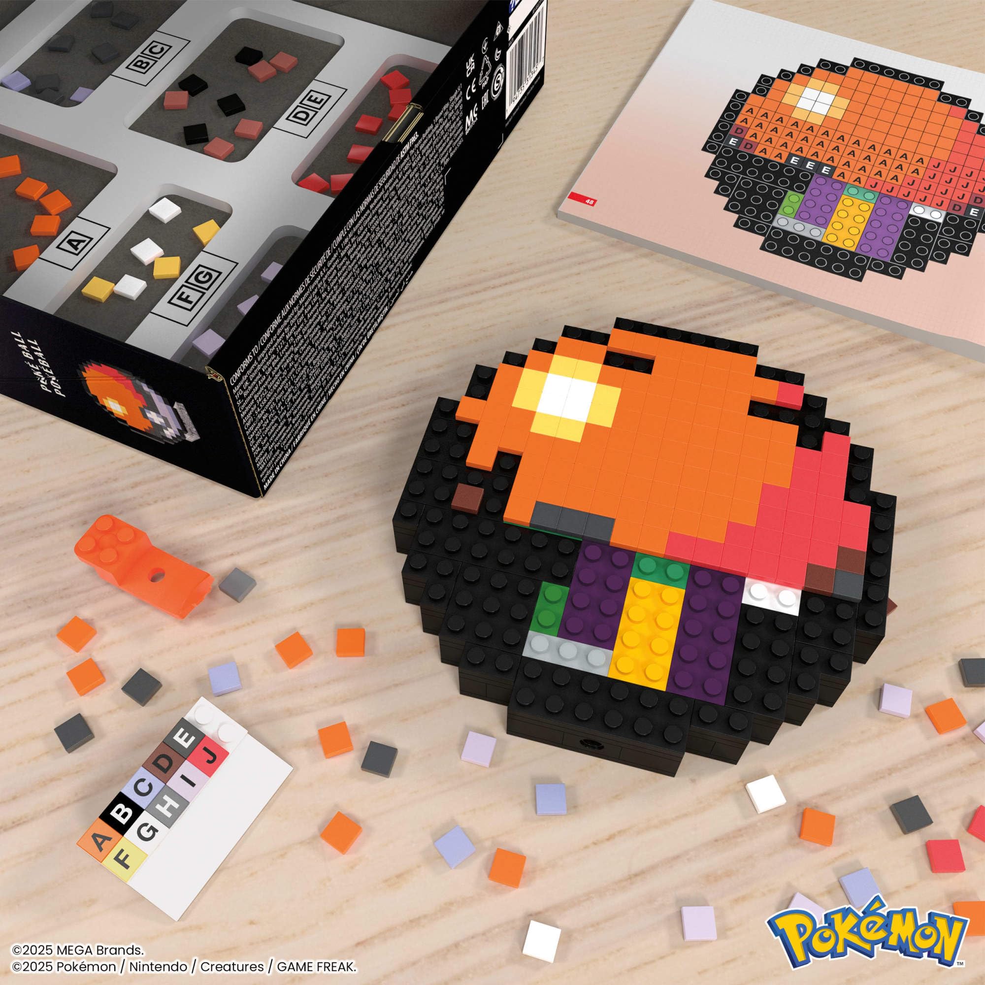 Mega Pokémon - Poké Ball Pixel Art, Set da Costruire con 381 Pezzi e Stile retrò pixelato, da esporre con Base Inclusa o da Appendere a Parete, Giocattolo per Collezionisti, 13+ Anni, JGG71