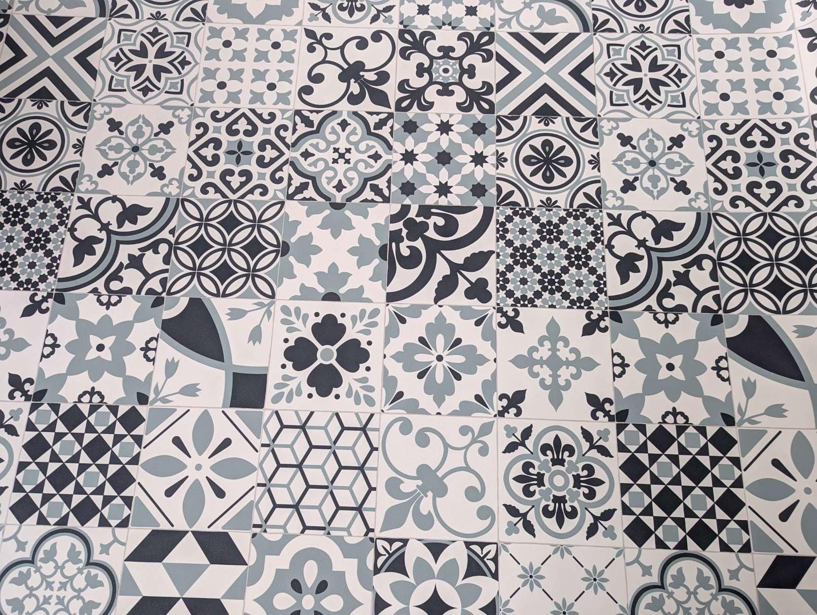 PVC Bodenbelag Vinylboden in Retro Patchwork Fliesen Muster, Zuschnitt (2m breit / 2m lang)