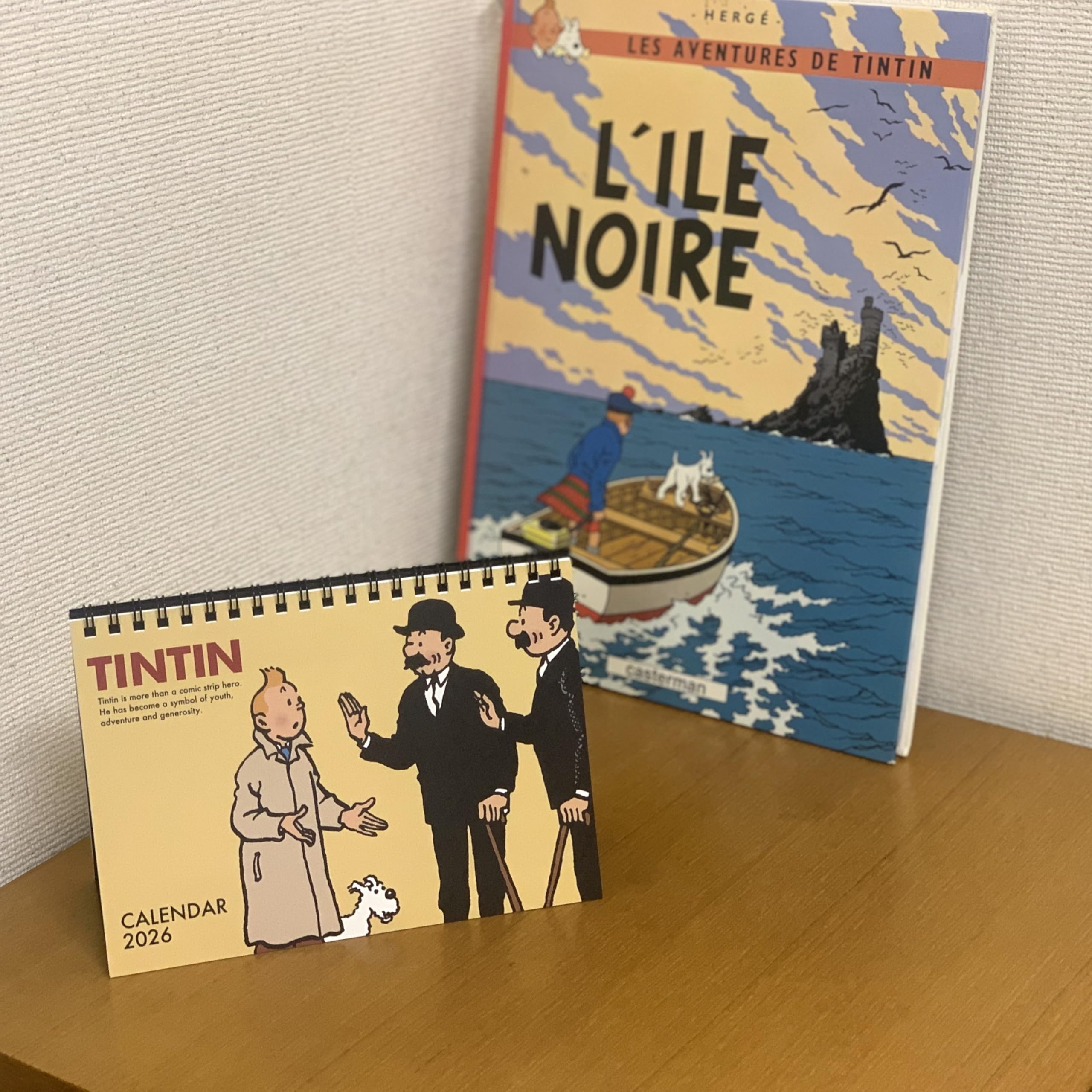 Amazon | 【ネコポス投函】[タンタンの冒険] デスクトップカレンダー