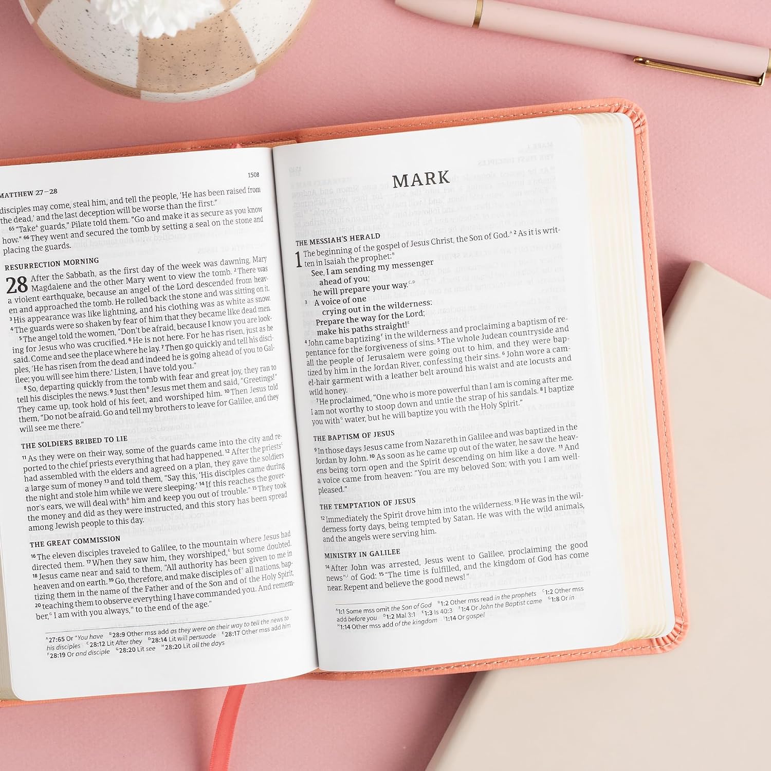 CSB Single-Column Compact Bible, Digital Study Edition, Blush Floral LeatherTouch, Black Letter, Presentation Page, Full-Color Maps, Easy-to-Read Bible Serif Type
