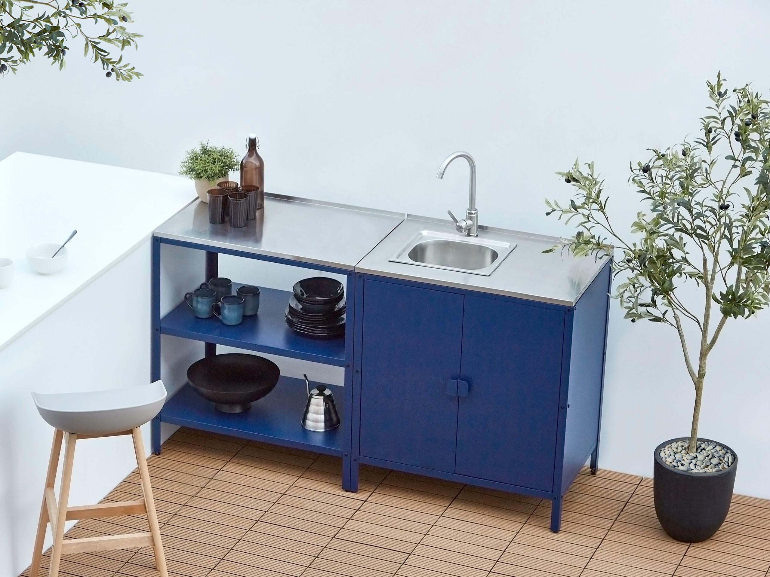 Beliani Isla de Cocina de jardín Exterior con estantes y encimera de Acero Inoxidable 80x50x92 cm Azul Vilama