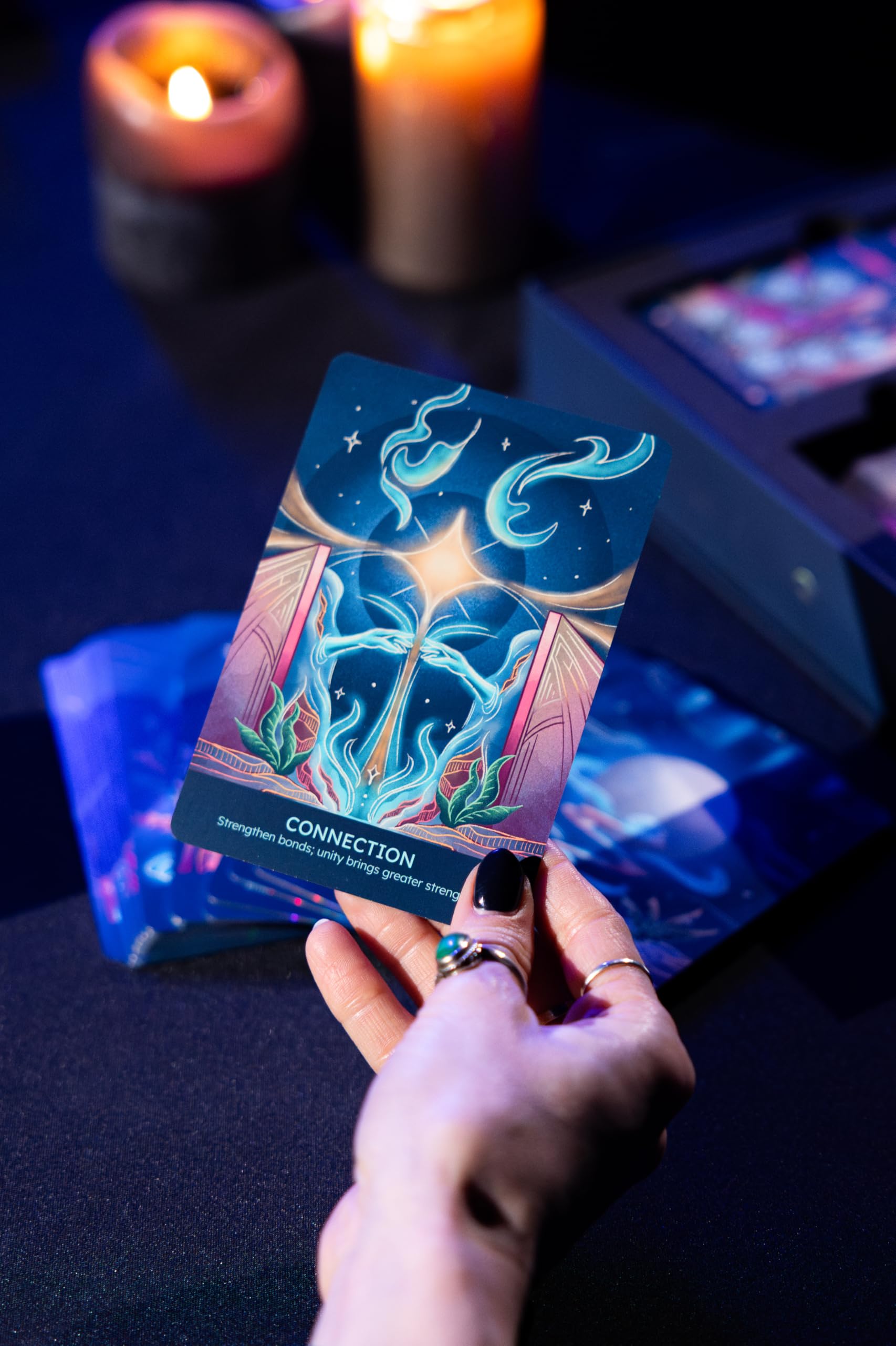 La Muci Fantôme Reborn Tarot- und Oracle-Deck-Set, Deluxe Box mit Anleitung, 78 Karten Tarot und Orakelkarten mit Augmented Reality Experience, Modernes Mystisches Deck zur Selbstreflexion