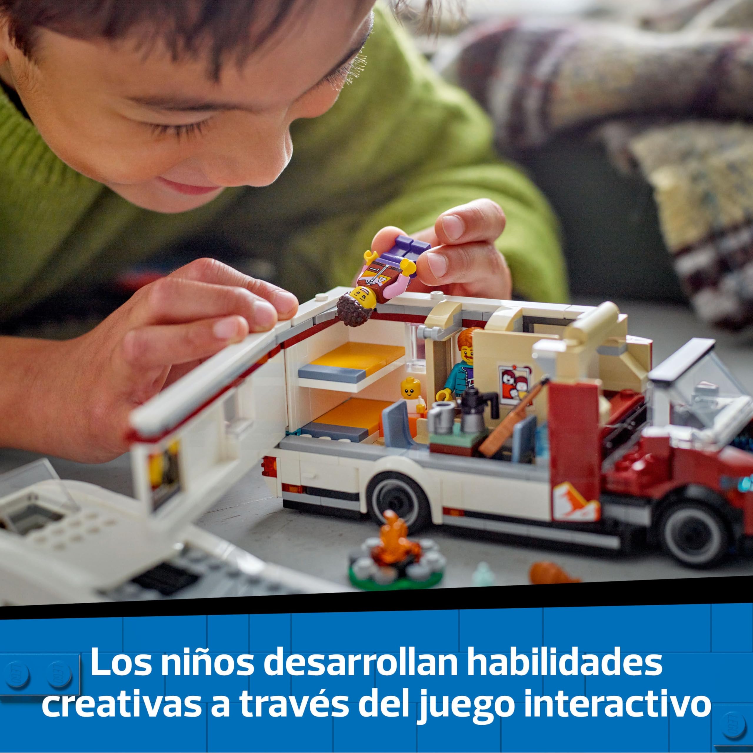 LEGO City Autocaravana Aventurera de Vacaciones, Furgoneta de Juguete y 3 Minifiguras (Mamá, Papá y Bebé), Juego de Viaje con Guitarra y Accesorios, Regalo para Niños y Niñas de 6 Añoso Más 60454