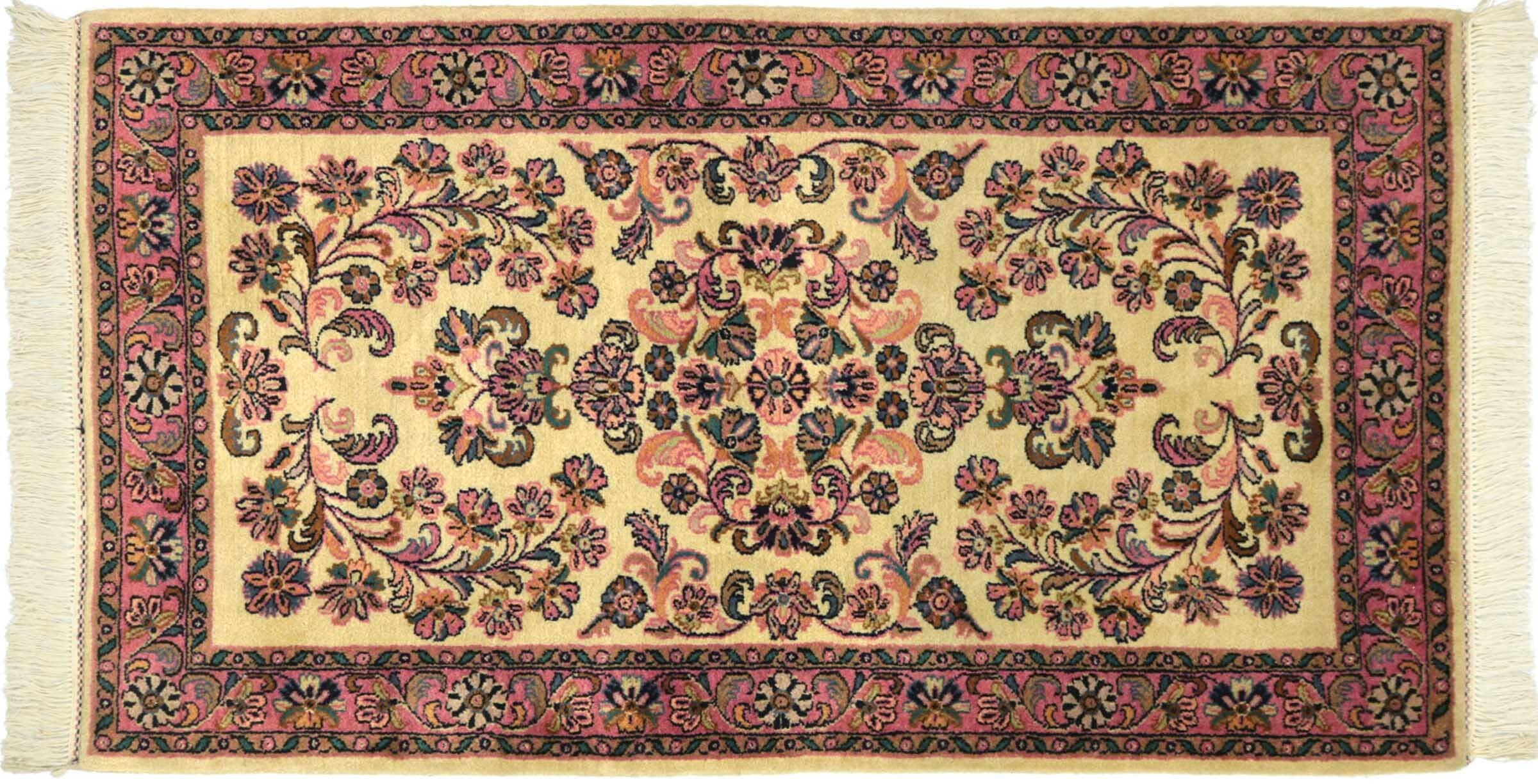 Tapis en laine Sarough fait main, une œuvre d'art textile beige pour intérieur élégant