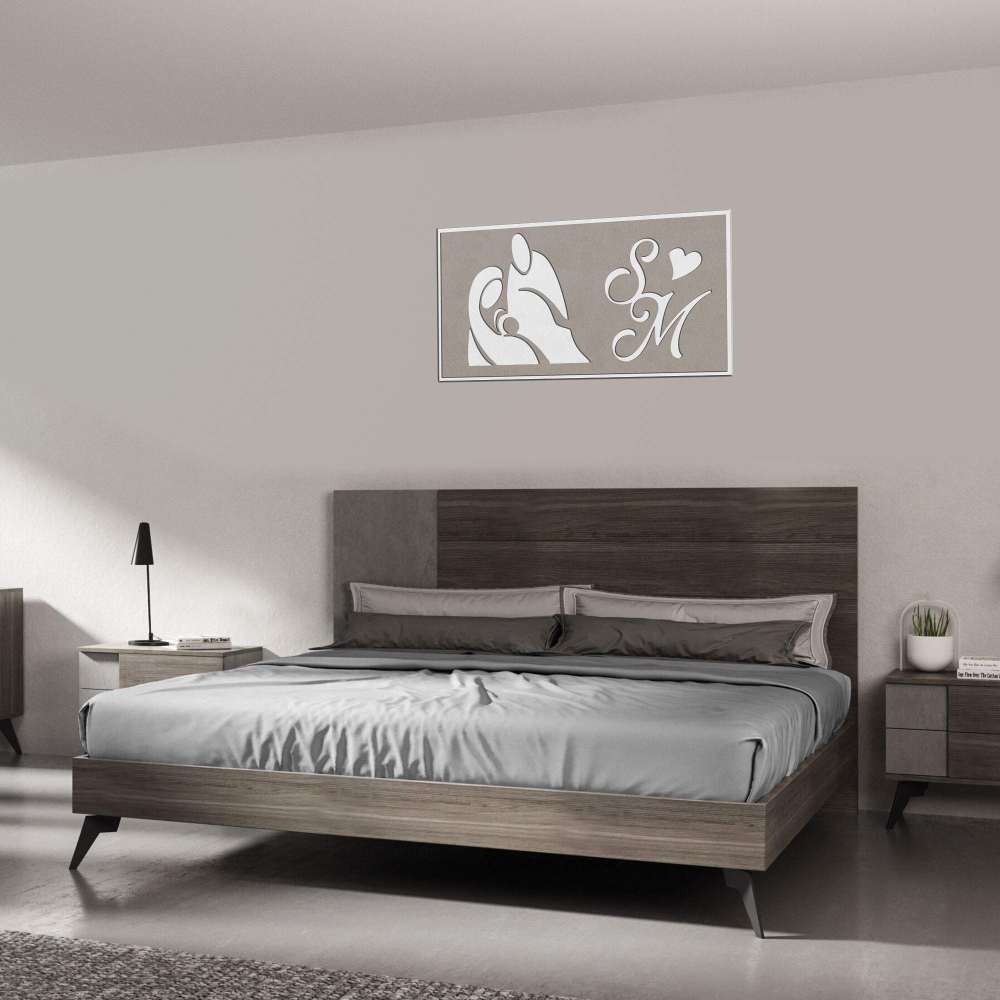Quadro Moderno - Sacra Famiglia - Camera da Letto Capoletto Soggiorno - Personalizzato con Iniziali in Legno MADE IN ITALY Artigianale - 50 x 30 cm - Colori Bianco opaco e Tortora