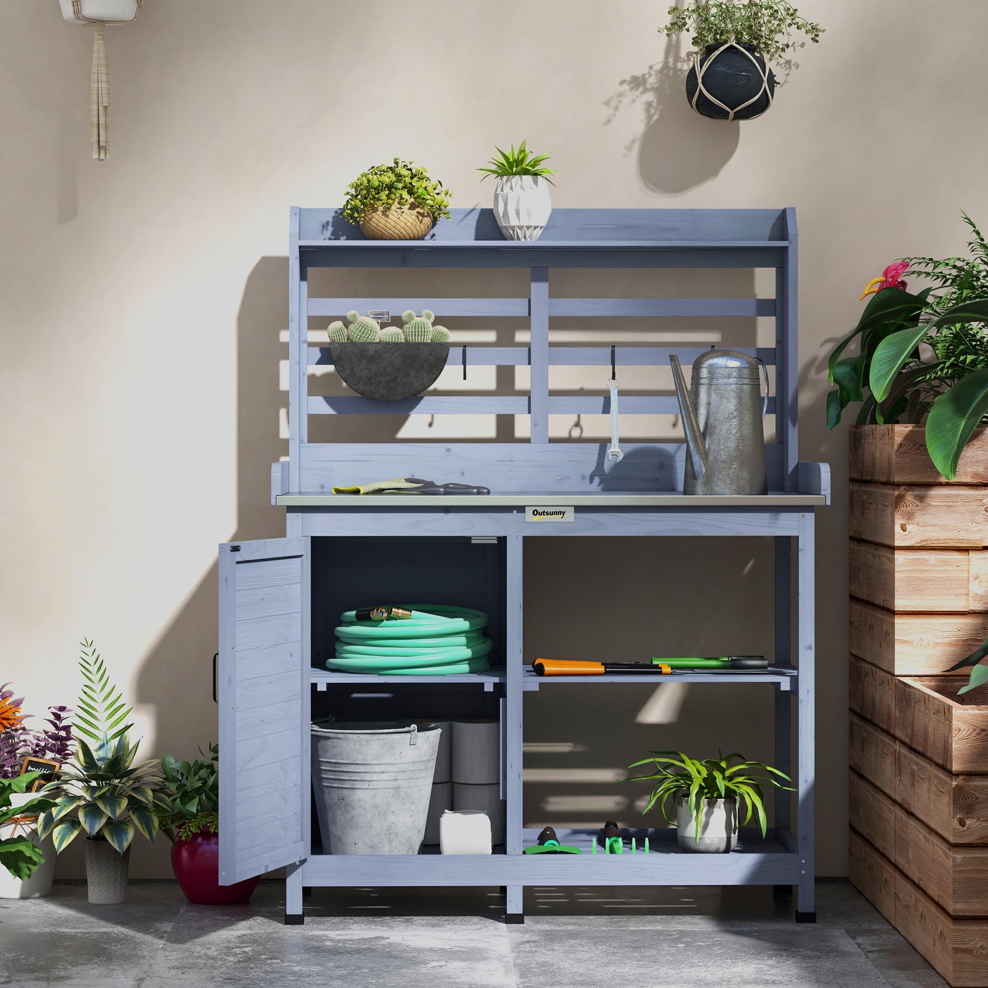 Outsunny Pflanztisch aus Holz, Gärtnertisch mit Schrank, Blumentisch mit Arbeitsplatte, Holzpflanztisch mit 2 Ablagen, 4 Haken für Garten, Grau, 112 x 47 x 146cm