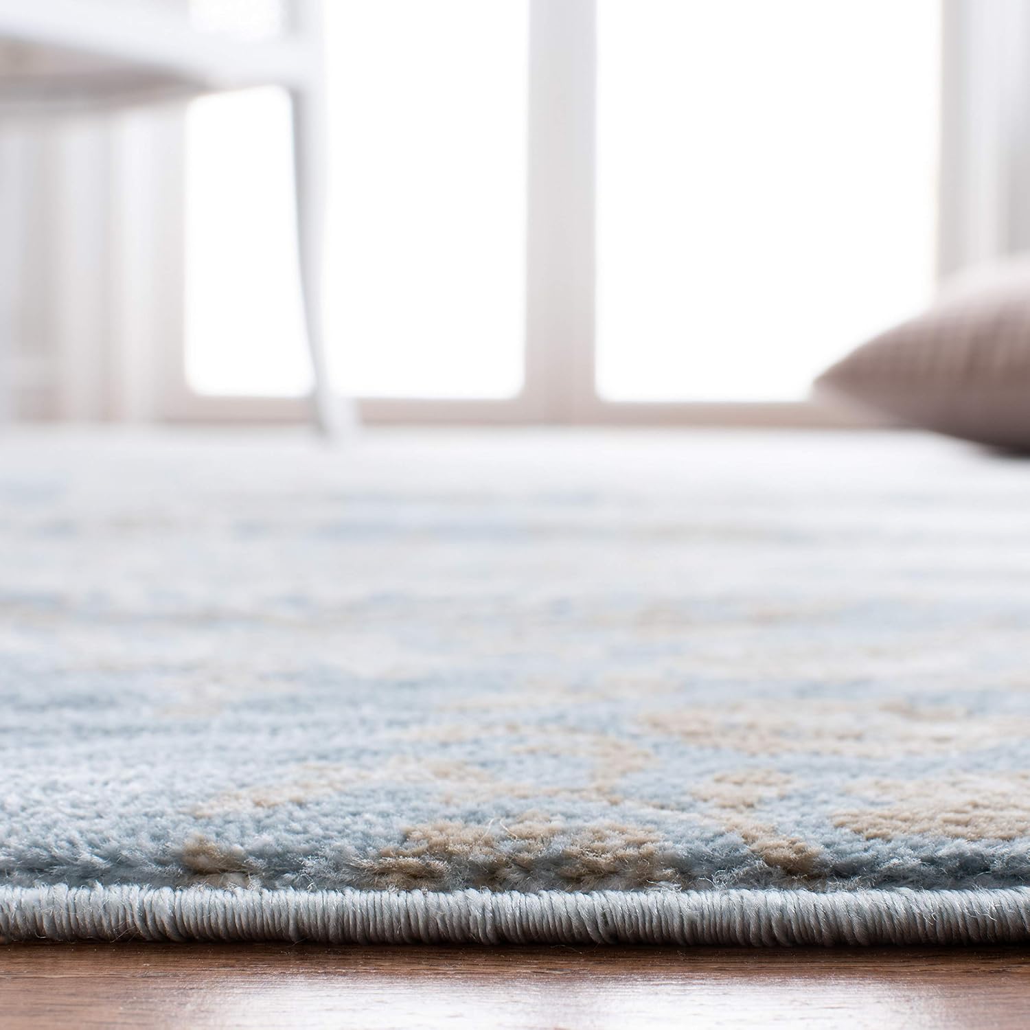 Martha Stewart x SAFAVIEH Area Rug Collection - 5'3" x 7'7", Denim Blue & Ivory, Non-Shedding & Easy Cleaning, Ideal for Living Room, Bedroom, Office, Dining Space (MSR0958L)
