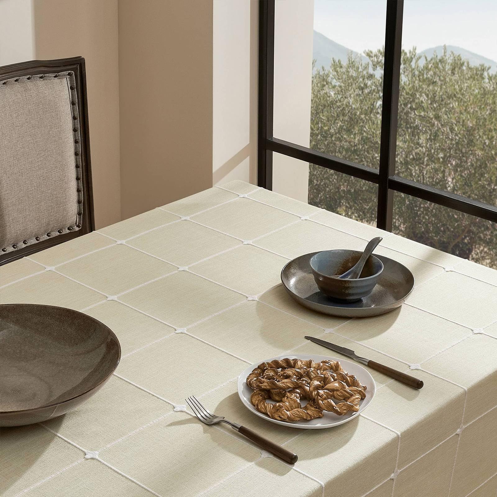 ZeeMart Tovaglia con bordo ricamato a griglia, avorio 152,4 x 304,8 cm, tovaglia in cotone di lino pesante in stile fattoria, tovaglia a quadri bohemien resistente all'acqua rettangolare