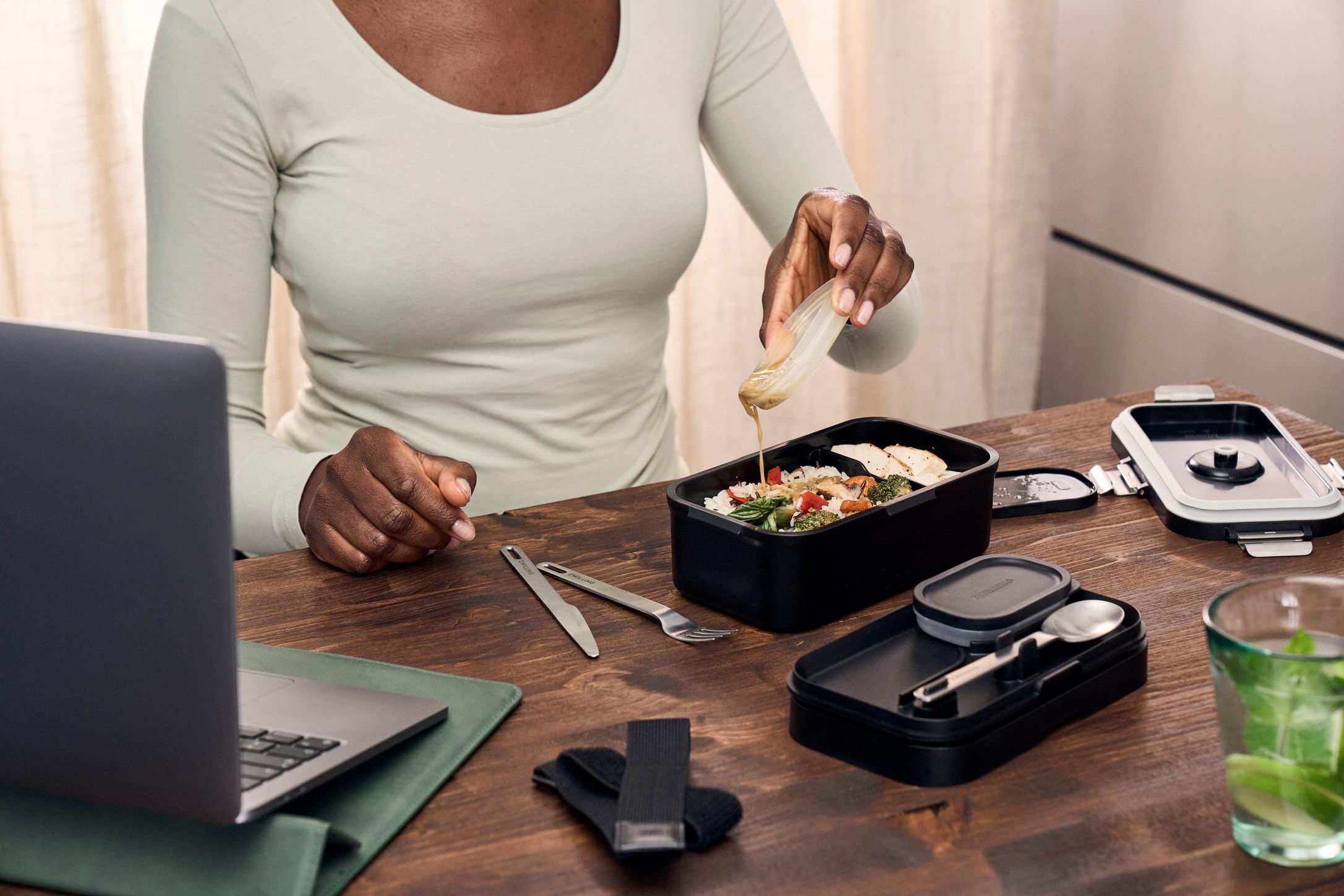 ZWILLING FRESH & SAVE - Fiambrera para llevar con cubiertos de acero inoxidable, irrompible, función de vacío, color negro
