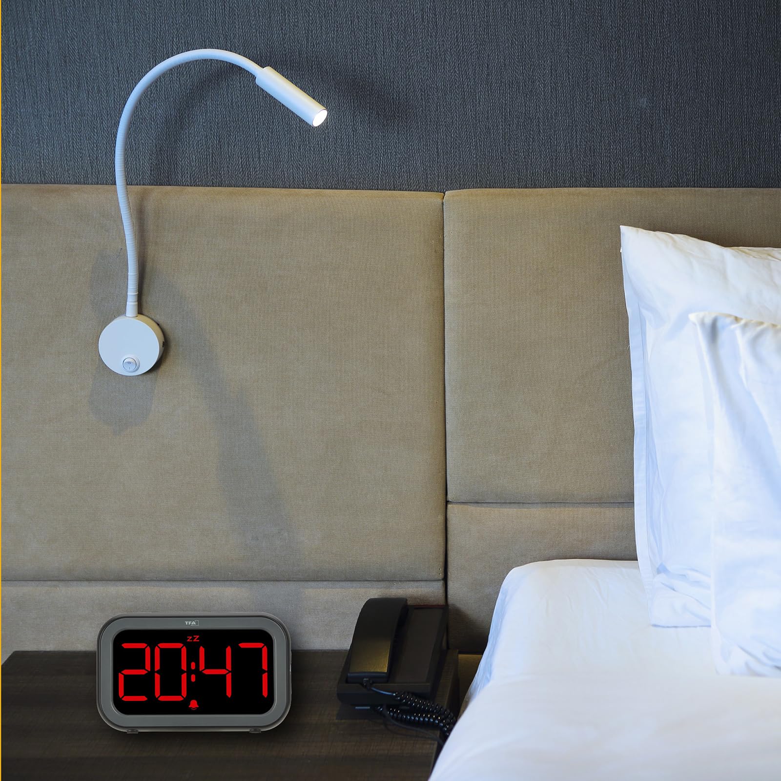TFA Dostmann Sveglia da comodino digitale BINGO HYBRID con display LCD/LED, 60.2048, sveglia con display ibrido, batteria integrata e cavo USB-C, cambio automatico, data, snooze, nero