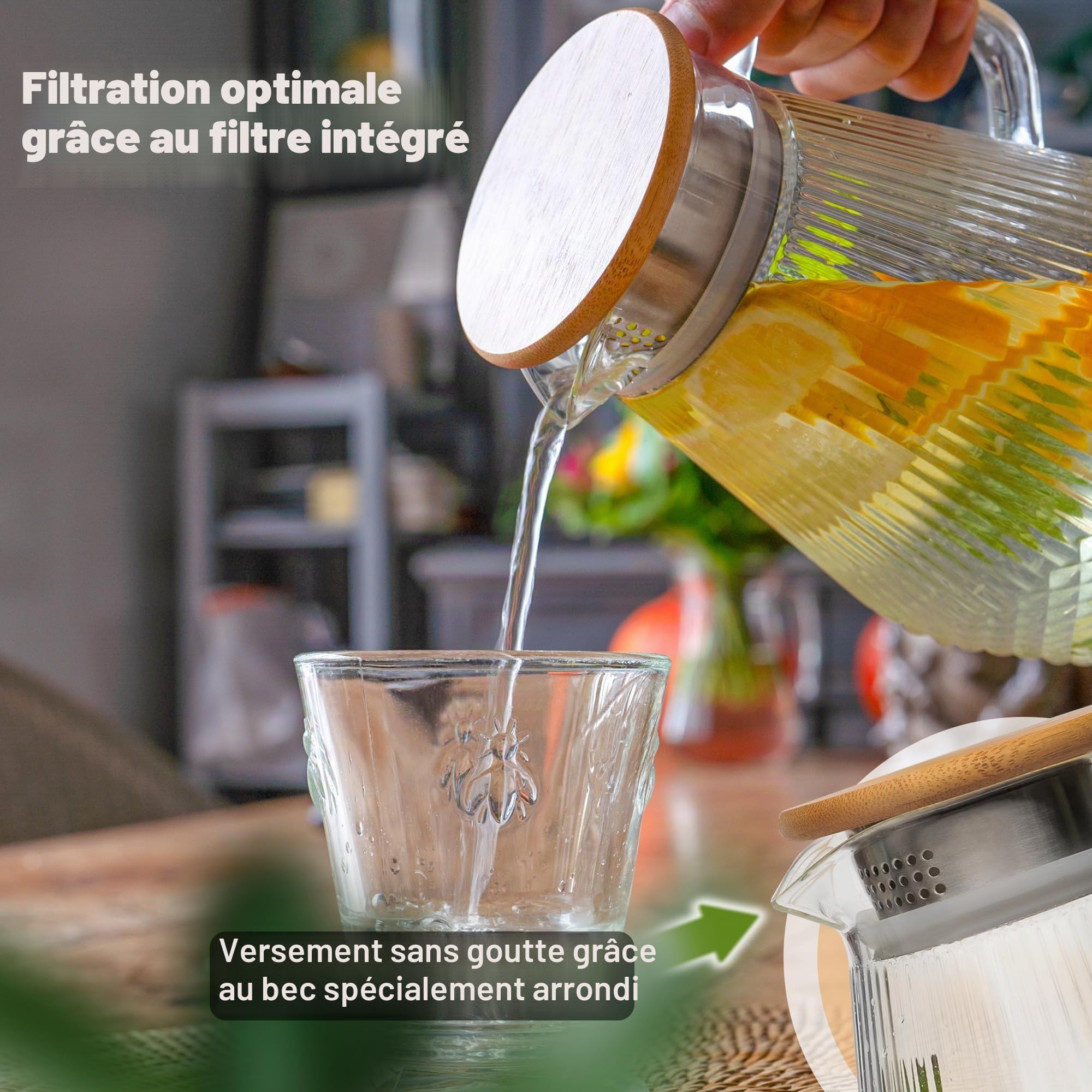 CLIDOR Carafe à eau - 1,5 l - Épaisseur de verre renforcée - Convient pour boissons chaudes et froides - Bec verseur anti-goutte - Carafe en verre moderne - Théière en verre robuste avec couvercle