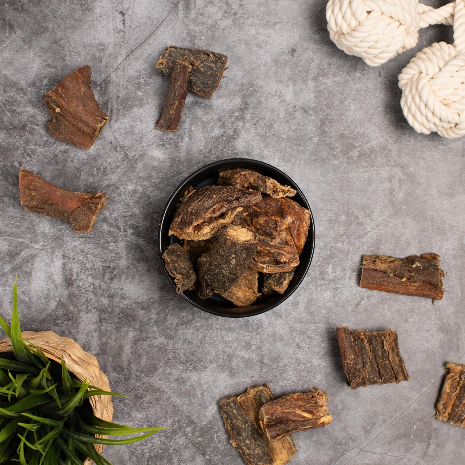 Lyra Pet® 5 kg Rinderleber getrocknet in 30 L Tonne Kausnack für Hunde Rind | Proteinhaltiges Leckerli - Reich an Vitaminen & Mineralien - Naturbelassene Belohnung - Aromatisch & gut verträglich