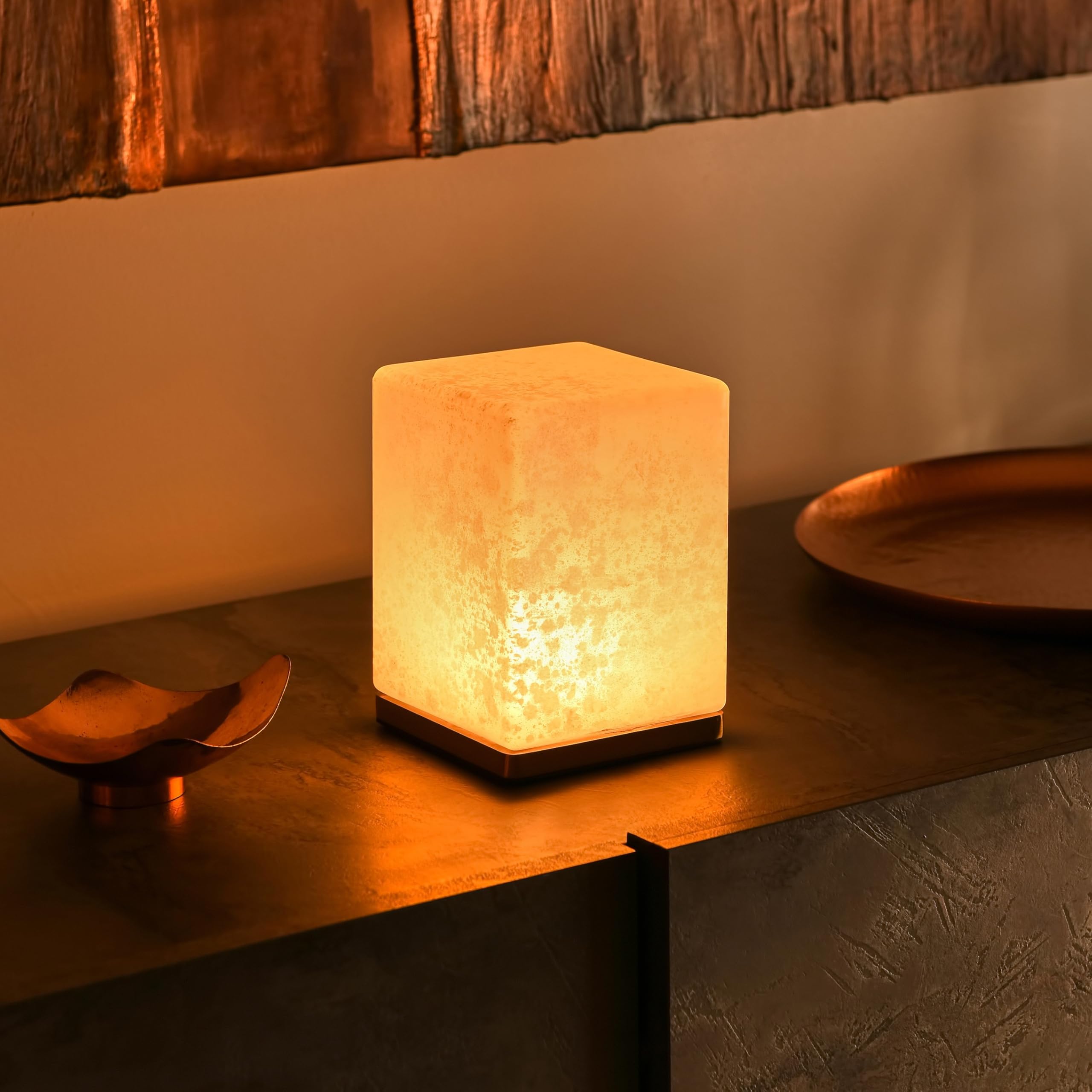 Omniance Delphine Lámparas de Mesa Inalámbricas Pack de 4, 8 Fuentes de Luz | Recargable regulable cambio de color, base dorada cristal efecto mármol, USB-C, para restaurante, bar y hotel