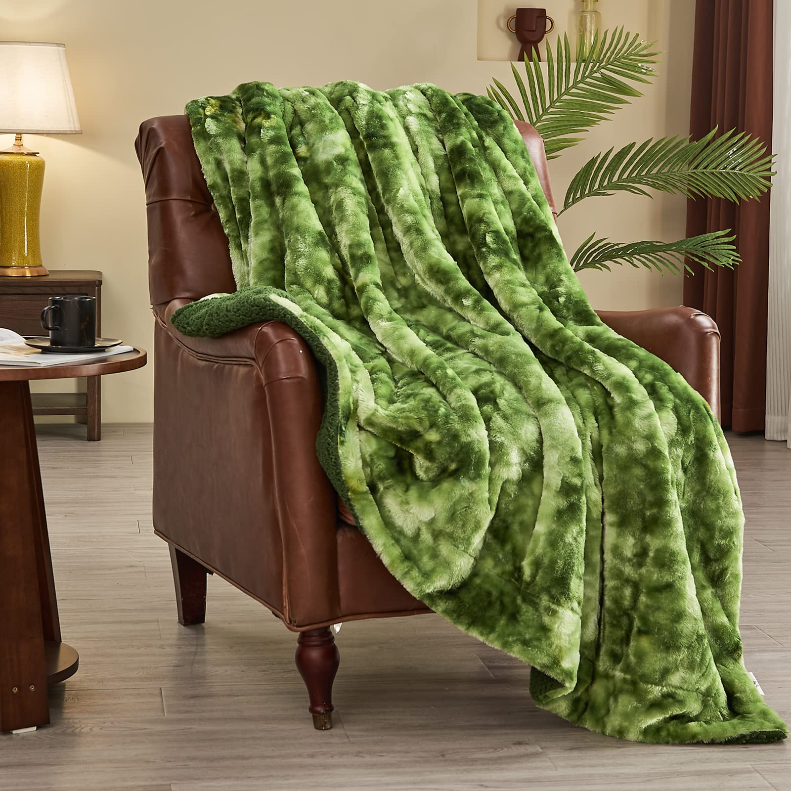 NEWCOSPLAY Super Soft Faux Fur Throw Blanket for Couch Green Sherpa Fuzzy Plush Warm Blanket for Sofa Bed (Green, Throw(50"x60"))