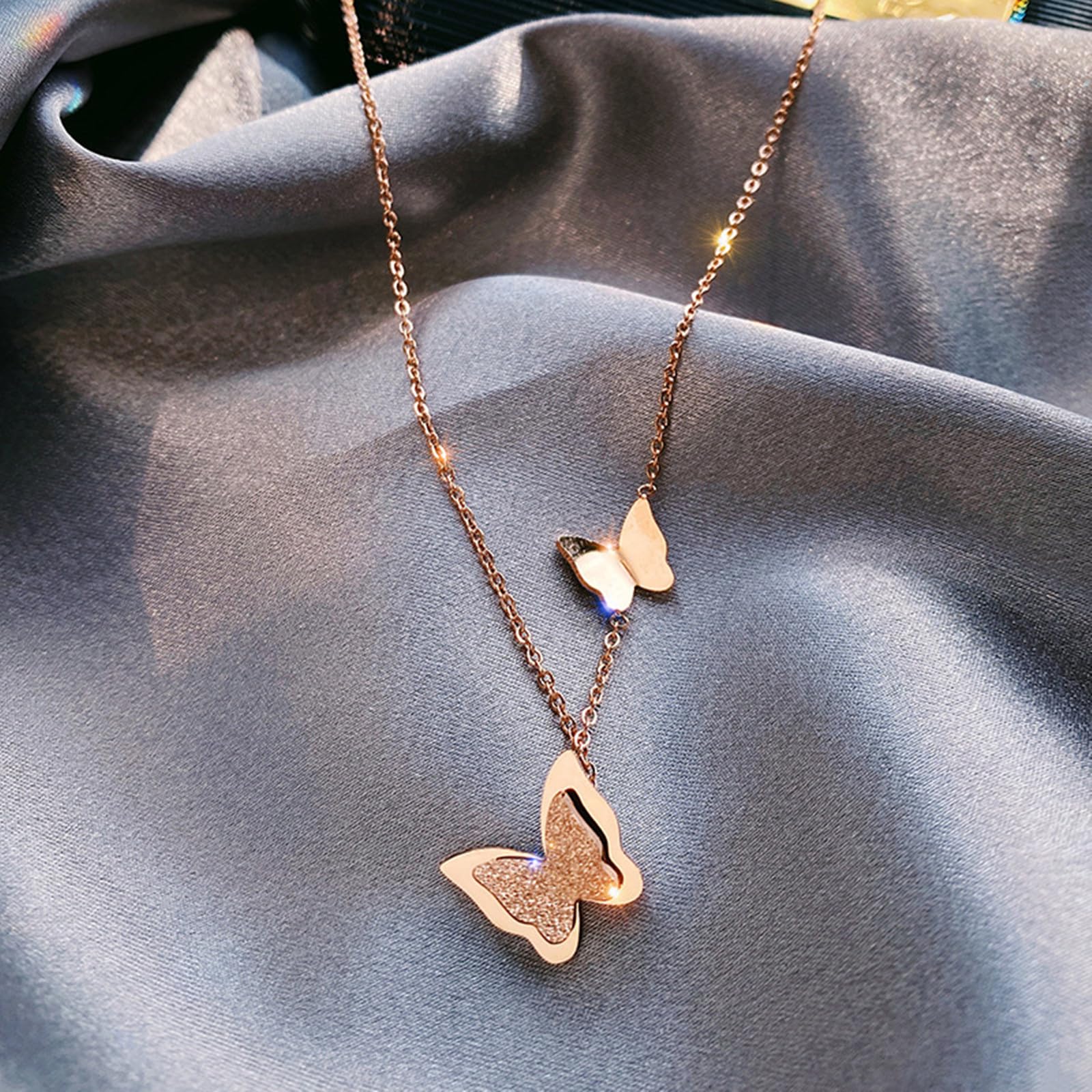 Collier Pendentif Papillon En Porcelaine Rouge - Cordon Réglable Beige, Neuf Sans Emballage