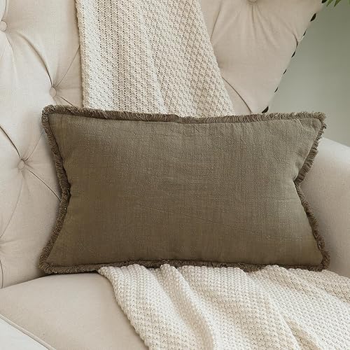 Hckot Funda de almohada de Navidad de 12 x 20 pulgadas, funda de almohada lumbar verde con borlas y flecos, cojines decorativos rústicos para sofá,