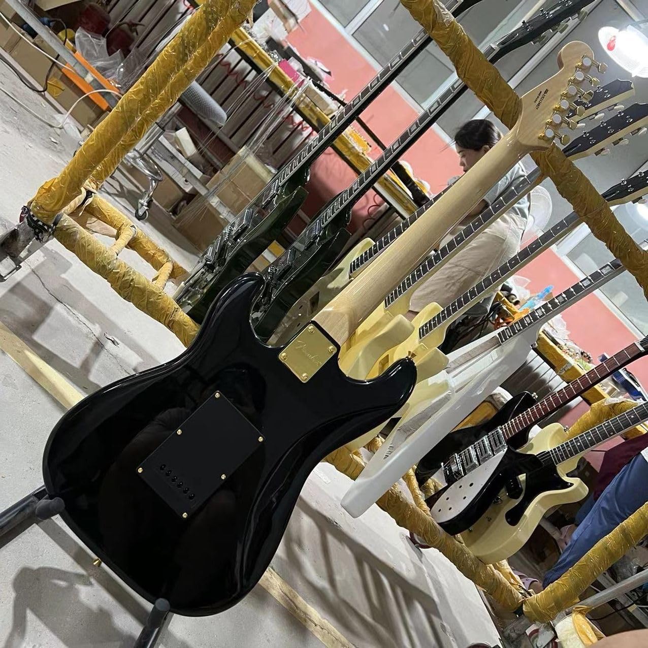 Amazon | エレキギターソリッドボディ黒色ローズウッド指板ゴールデン