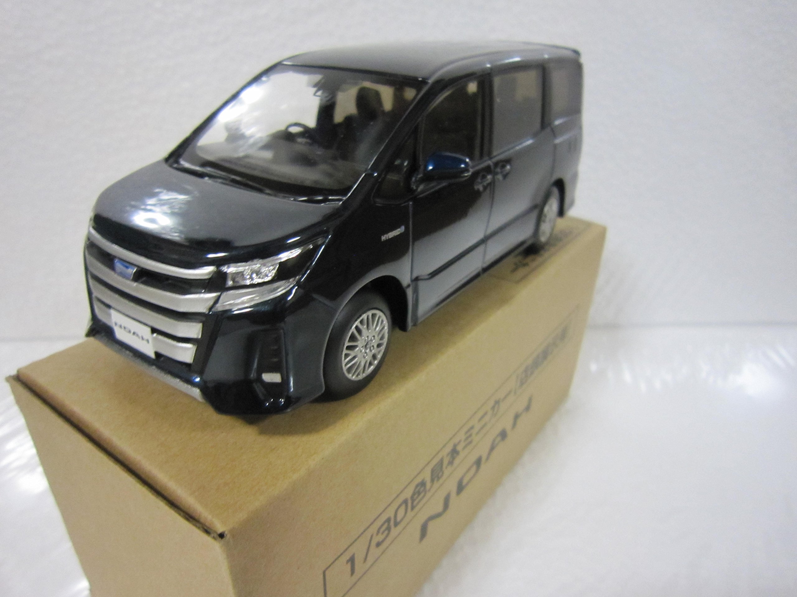 Amazon | トヨタ 1/30 オフィシャルミニカー 新型ノア NOAH カラー