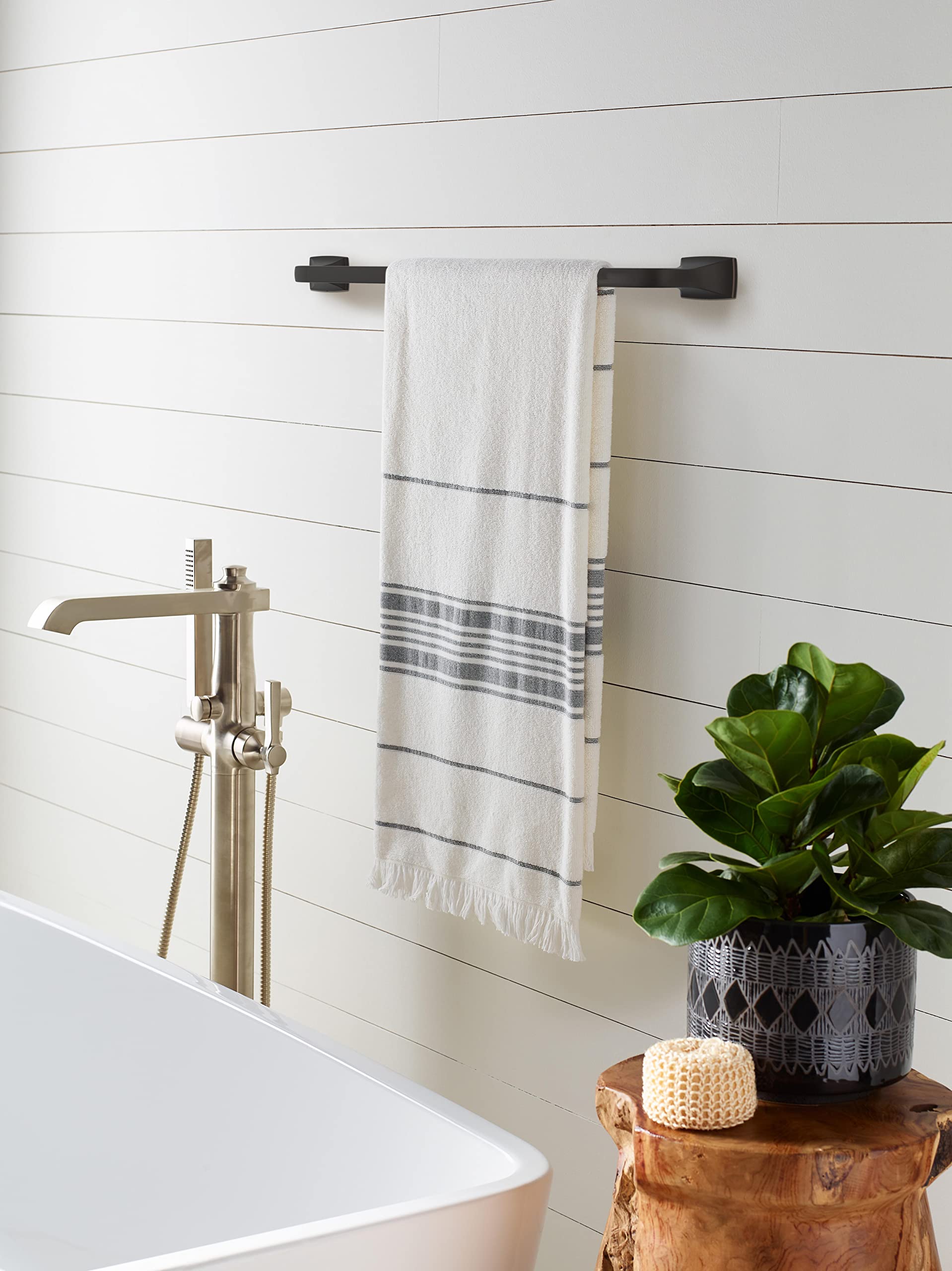 Highland Ridge Oil Rubbed Bronze Transitional 24 in (610 mm) Towel Bar, 24 in. Towel Bar - Image 3