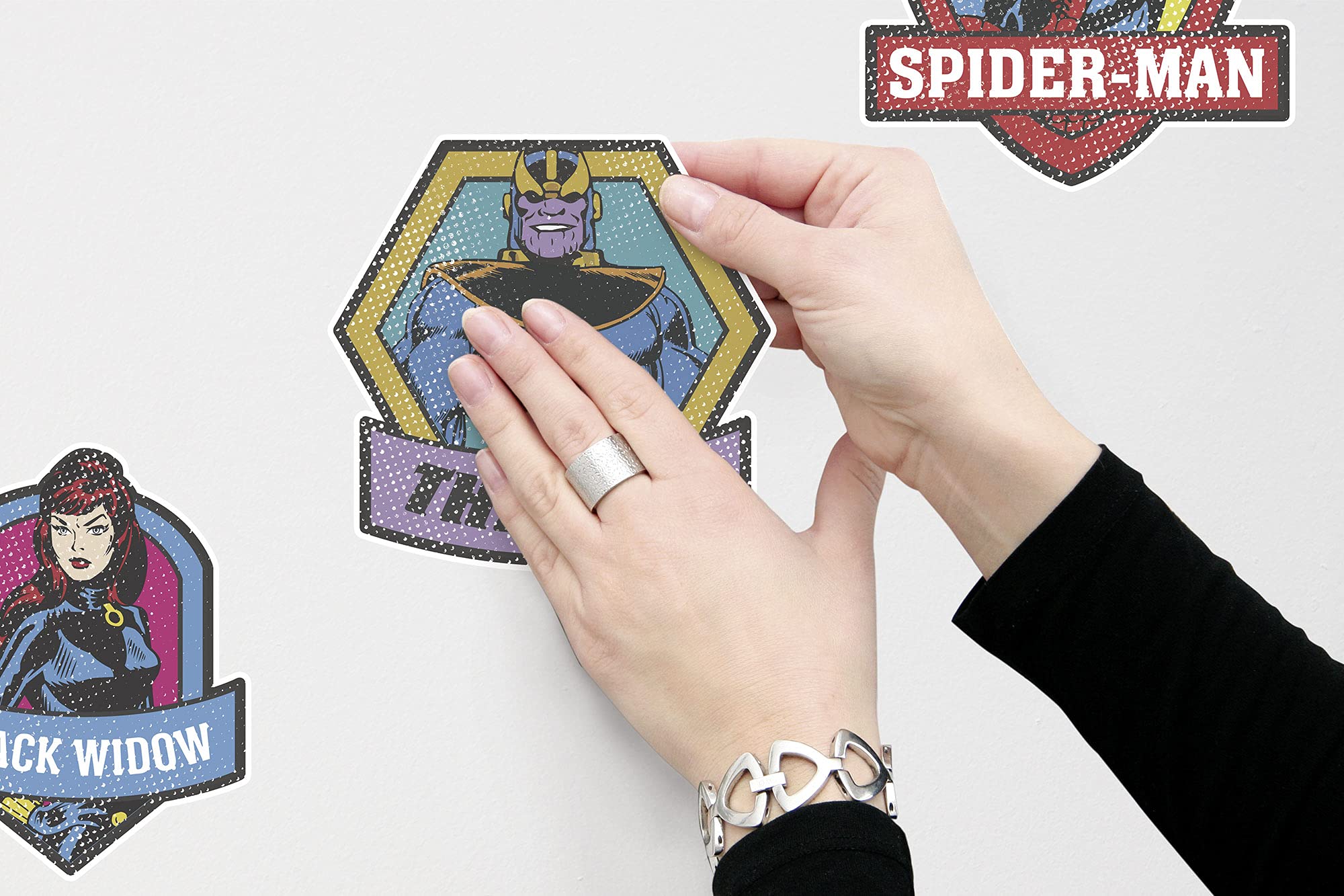 Komar Marvel Wall Sticker Avengers Badges, 50 x 70 cm (Width x Height), 10 Pieces, Decorative Stickers, Wall Stickers - Image 4