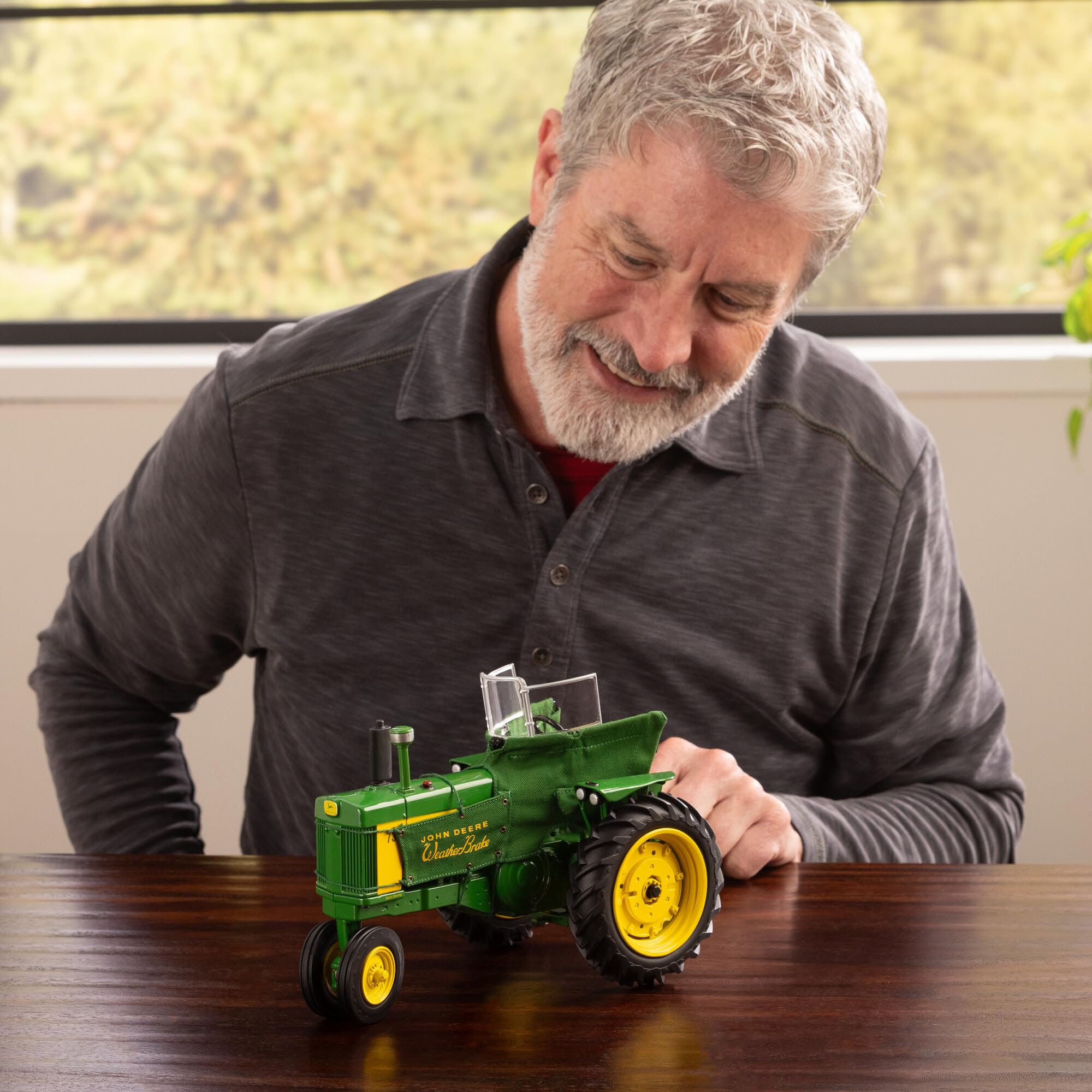 TOMY John Deere 1:16 730 traktor z obudową cieplną – kolekcja Prestige LP86720