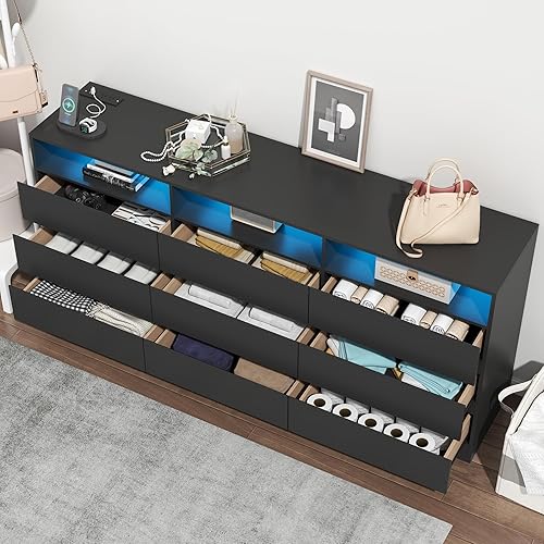 Miniatura 6 de Gyfimoie Cómoda de 3 cajones con toma de corriente, cómoda LED grande con cajones sin asa, armario largo moderno de almacenamiento para armario,