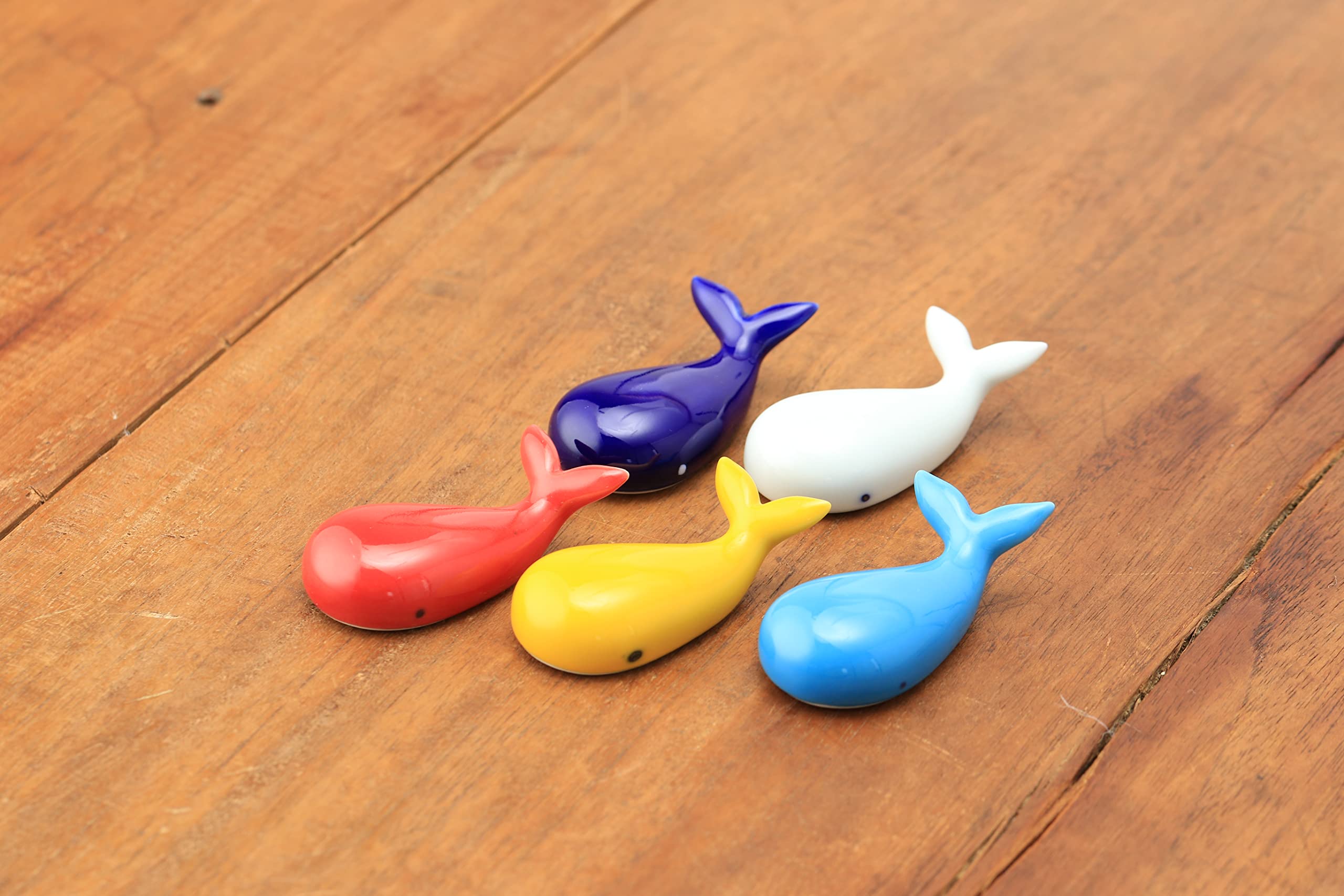 Amazon｜浜陶 箸置 色釉くじら ホワイト 約5.5×2.5×1.5cm 59-25