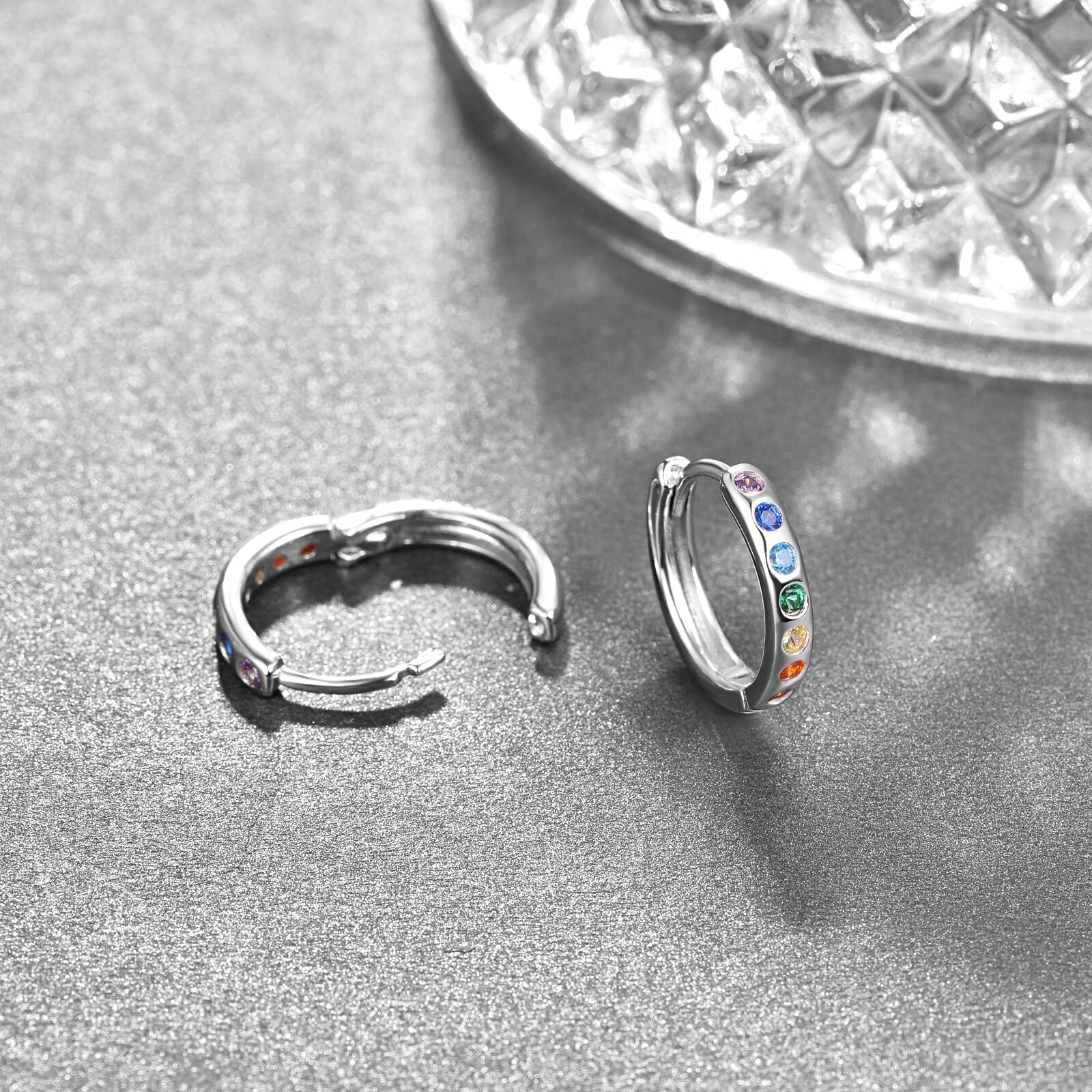 KINGWHYTE Chakra-Creolen, 925er-Sterlingsilber, kleine Huggie-Ohrringe, Chakra-Heilung, Yoga-Geschenk für Frauen