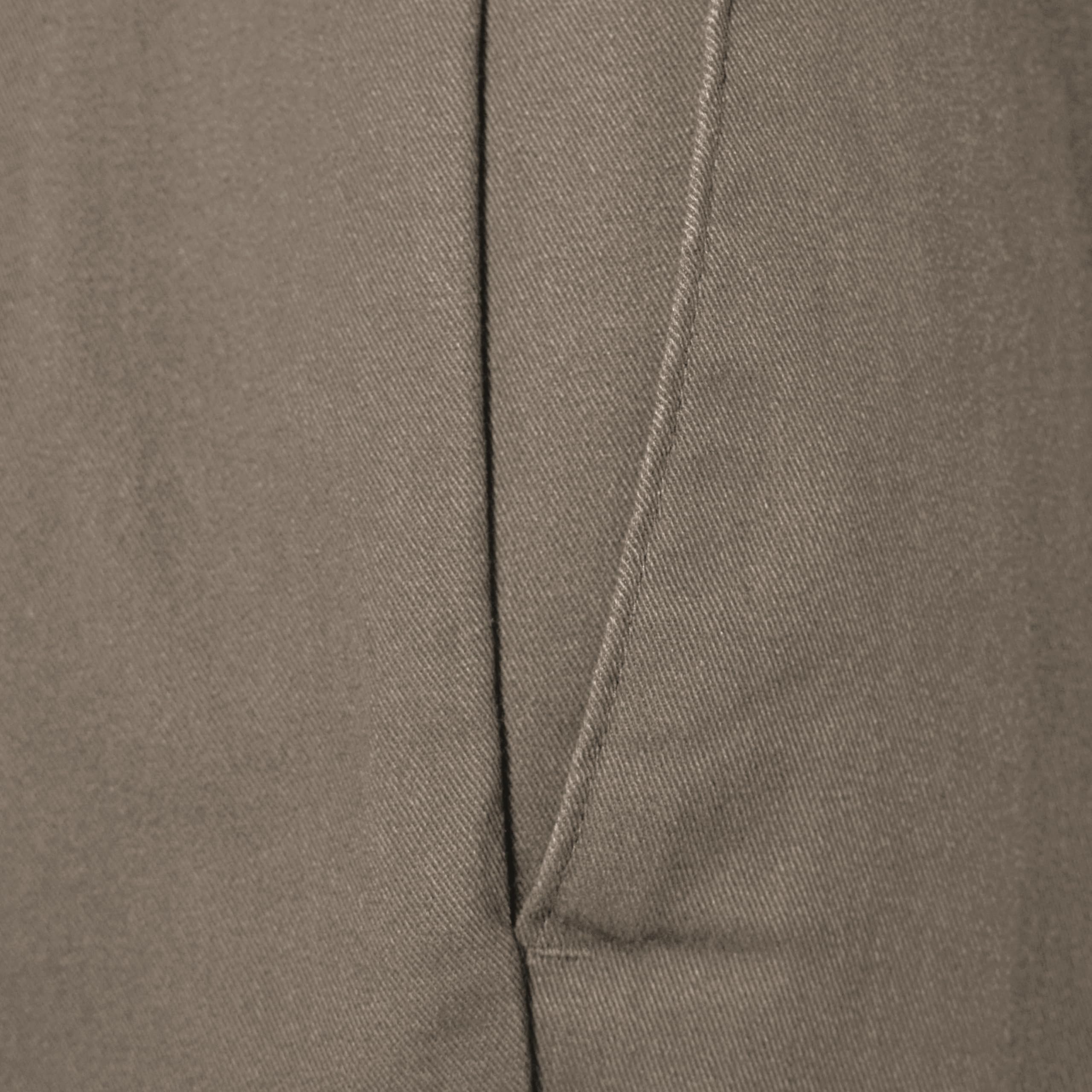 Amazon Essentials Men's Slim Fit Wrinkle-Resistant Flat-Front Work Chino Trousers — view 6